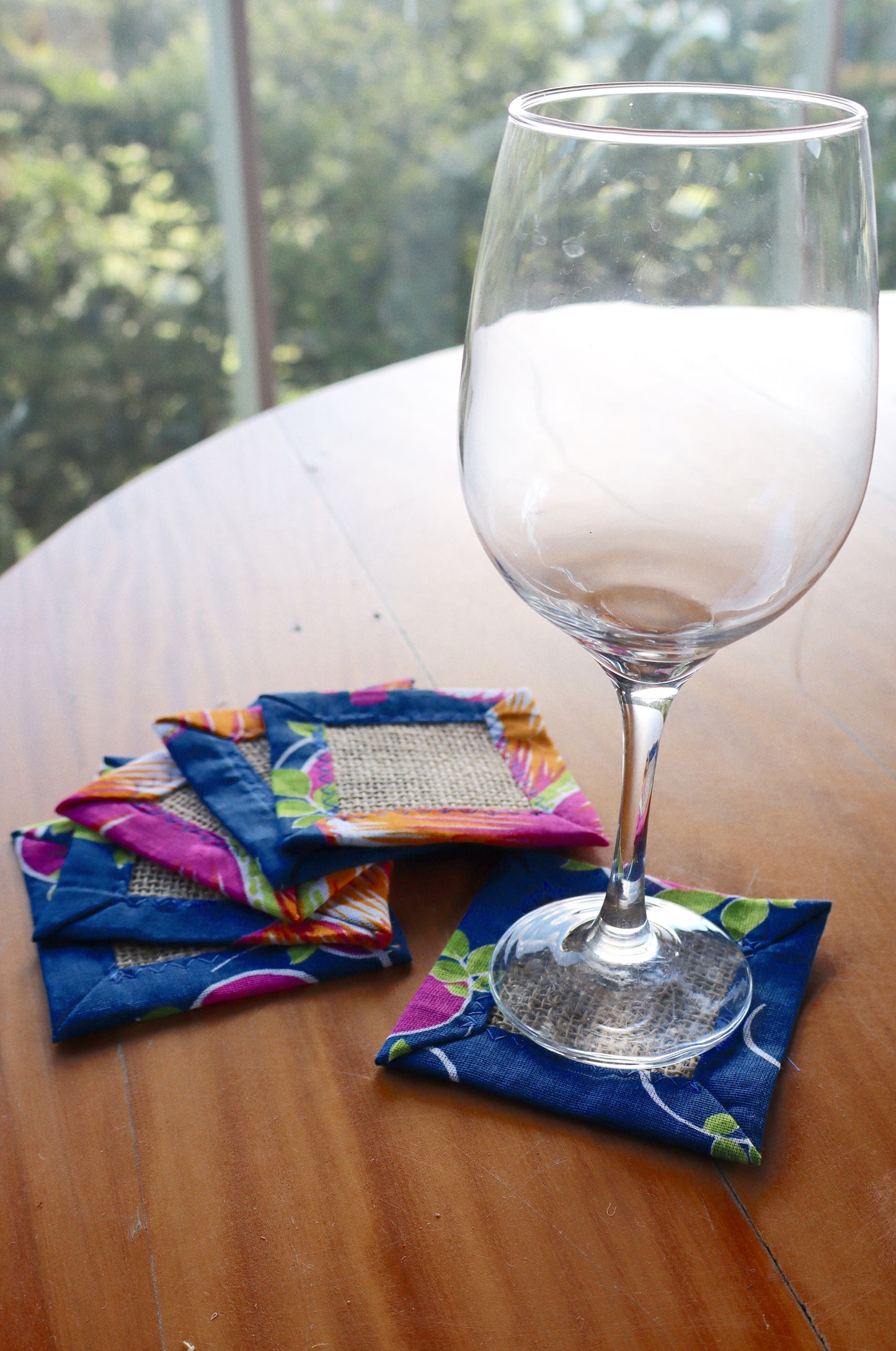 Kit 6 Porta Copos / Descanso Para Copos em Juta com Chita Azul na Lateral