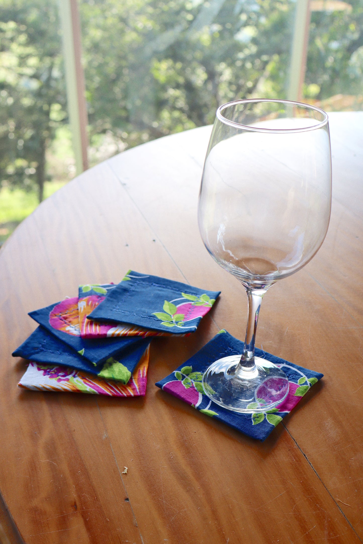 Kit 6 Porta Copos / Descanso Para Copos em Juta com Chita Azul na Lateral