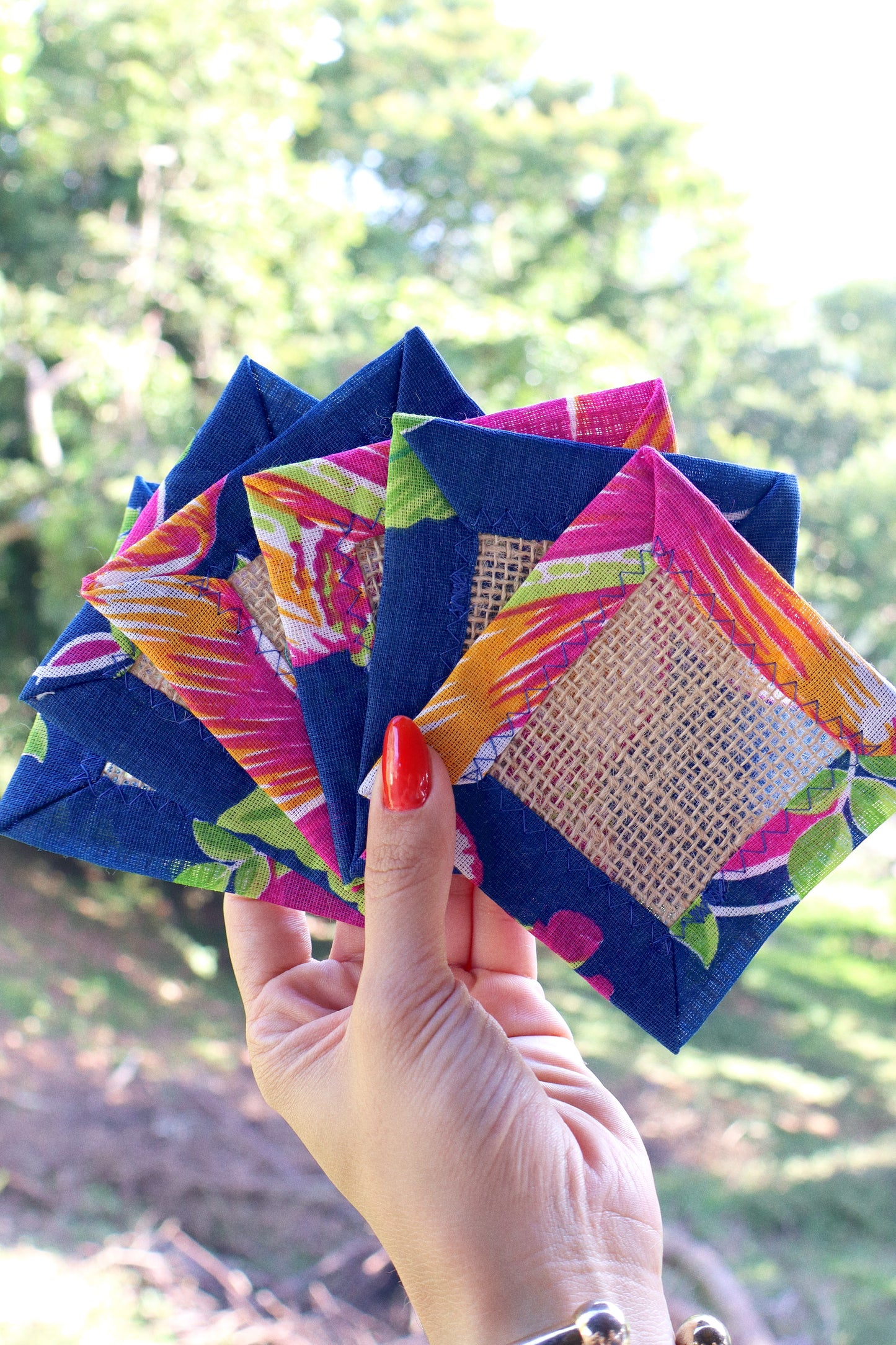 Kit 6 Porta Copos / Descanso Para Copos em Juta com Chita Azul na Lateral