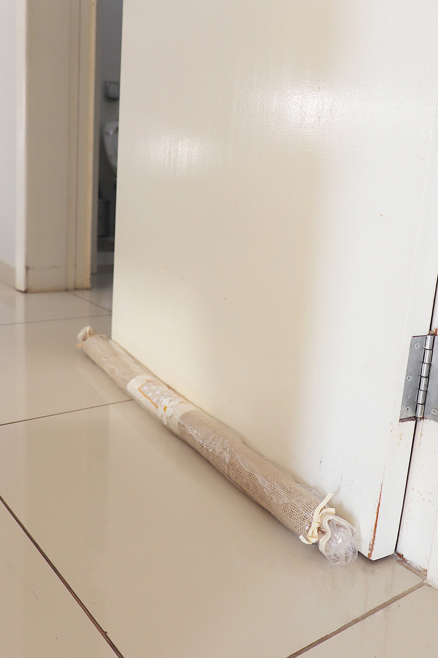 Peso Porta Cobra Juta Bege e Branco 80cm