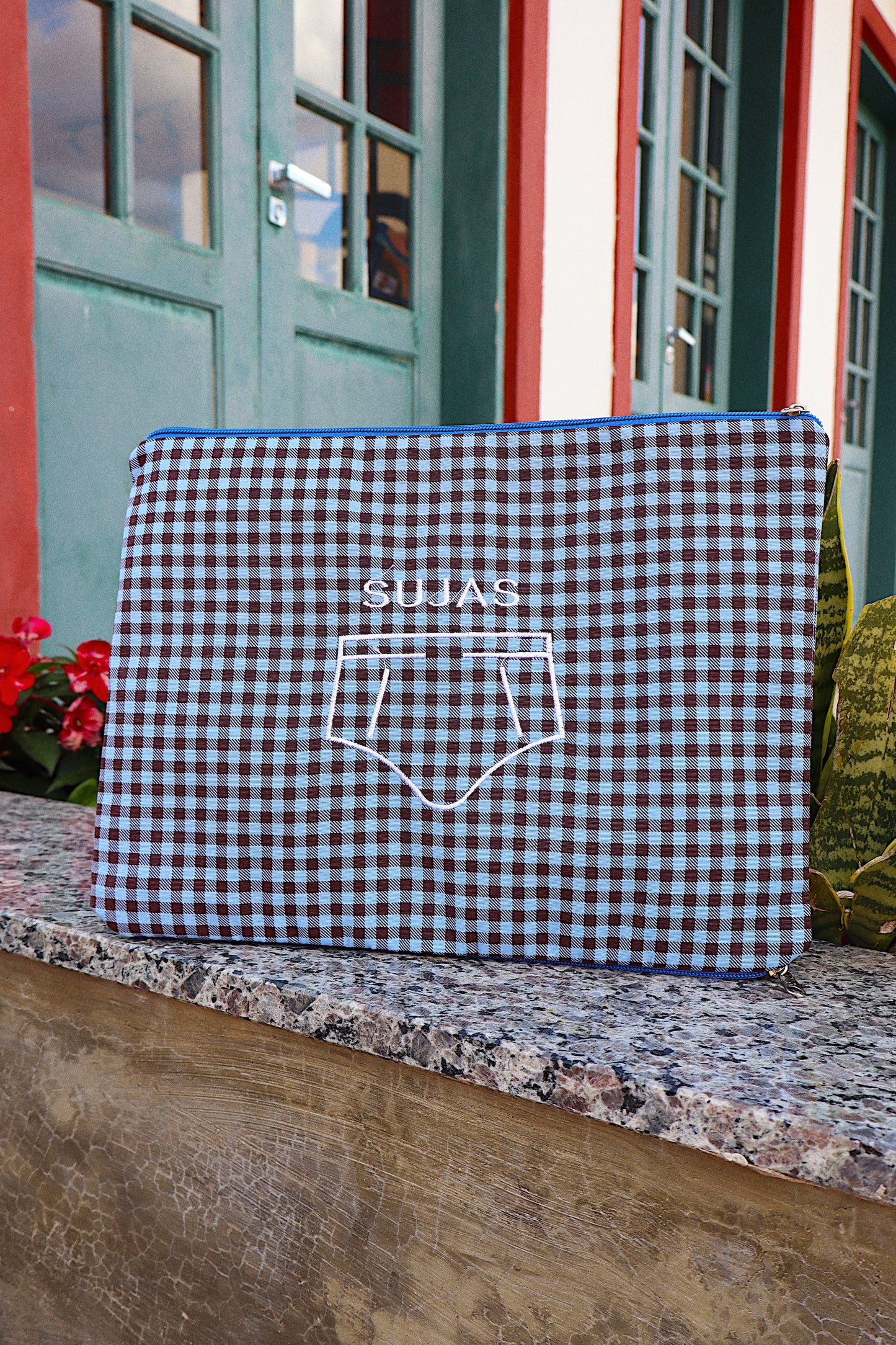 Necessaire Porta Cueca Limpinha Sujinha G Xadrez Azul e Preto