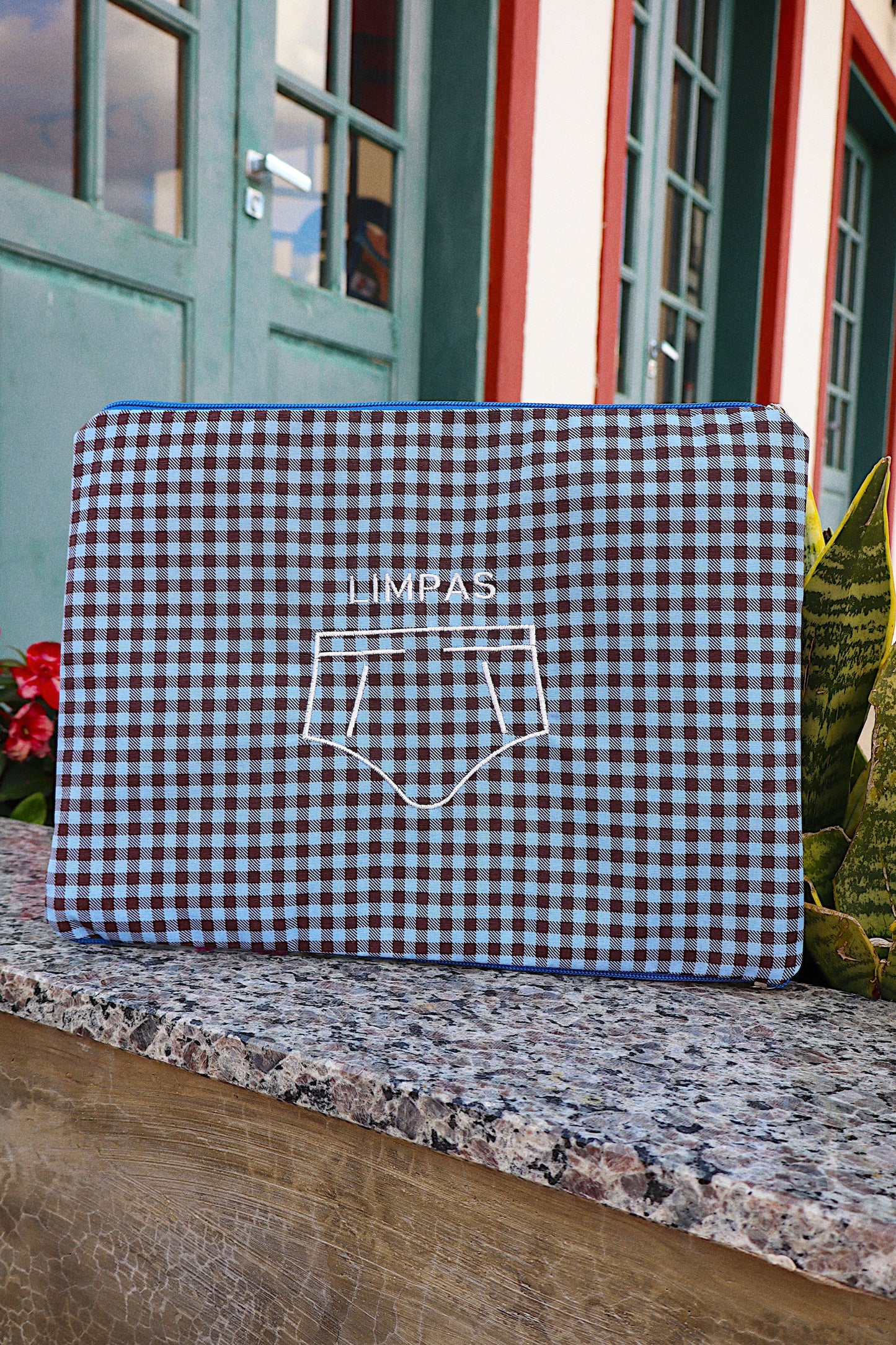 Necessaire Porta Cueca Limpinha Sujinha G Xadrez Azul e Preto