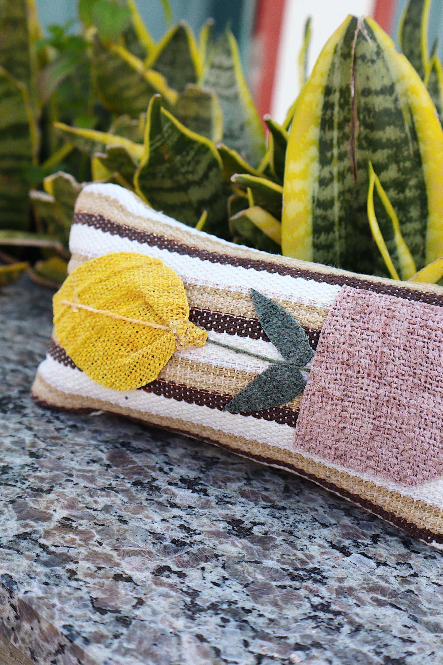 Peso de Porta Algodão Engomado Listrado Marrom e Bege