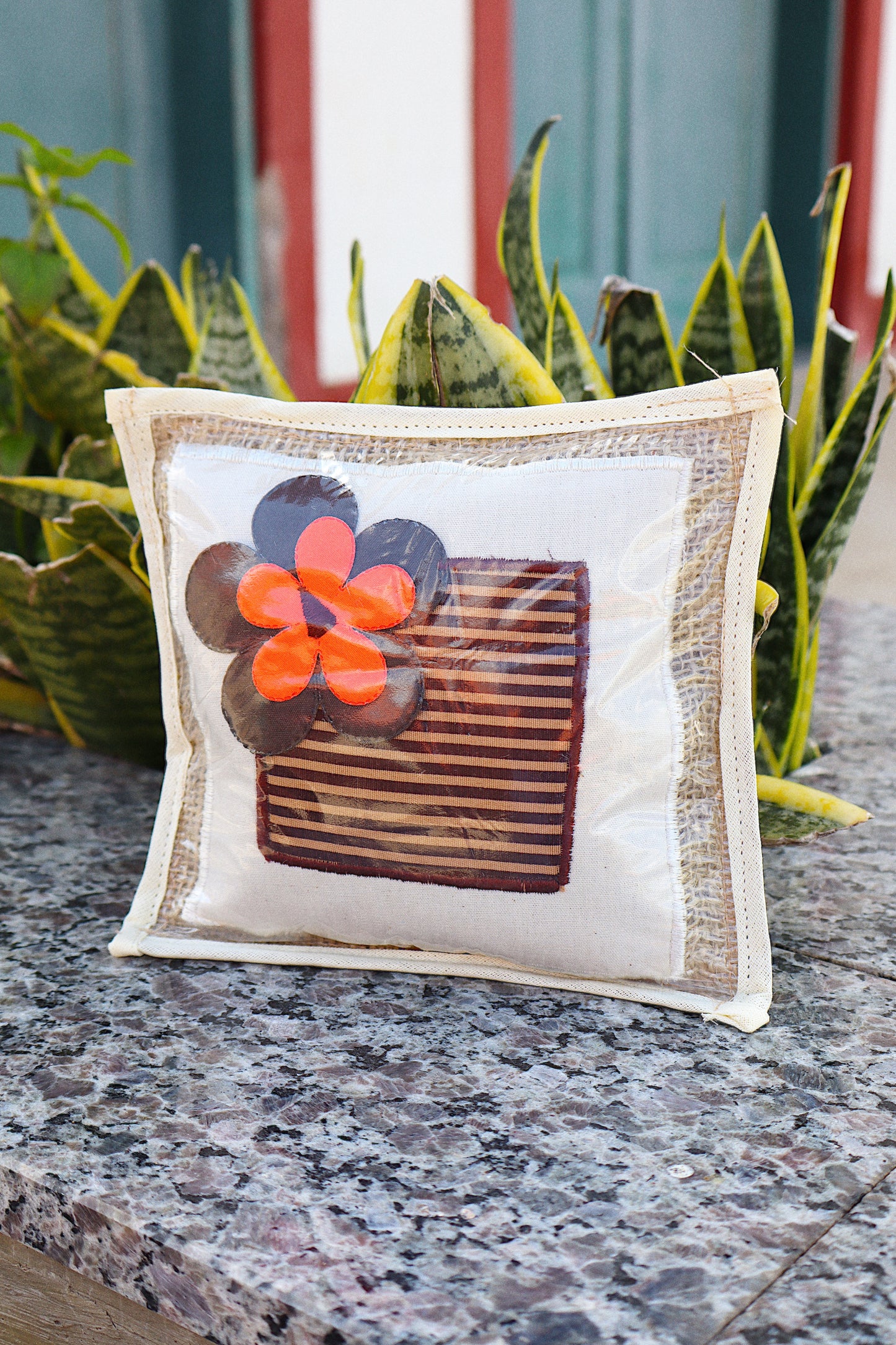 Peso de Porta Quadrado Juta Flor Laranja