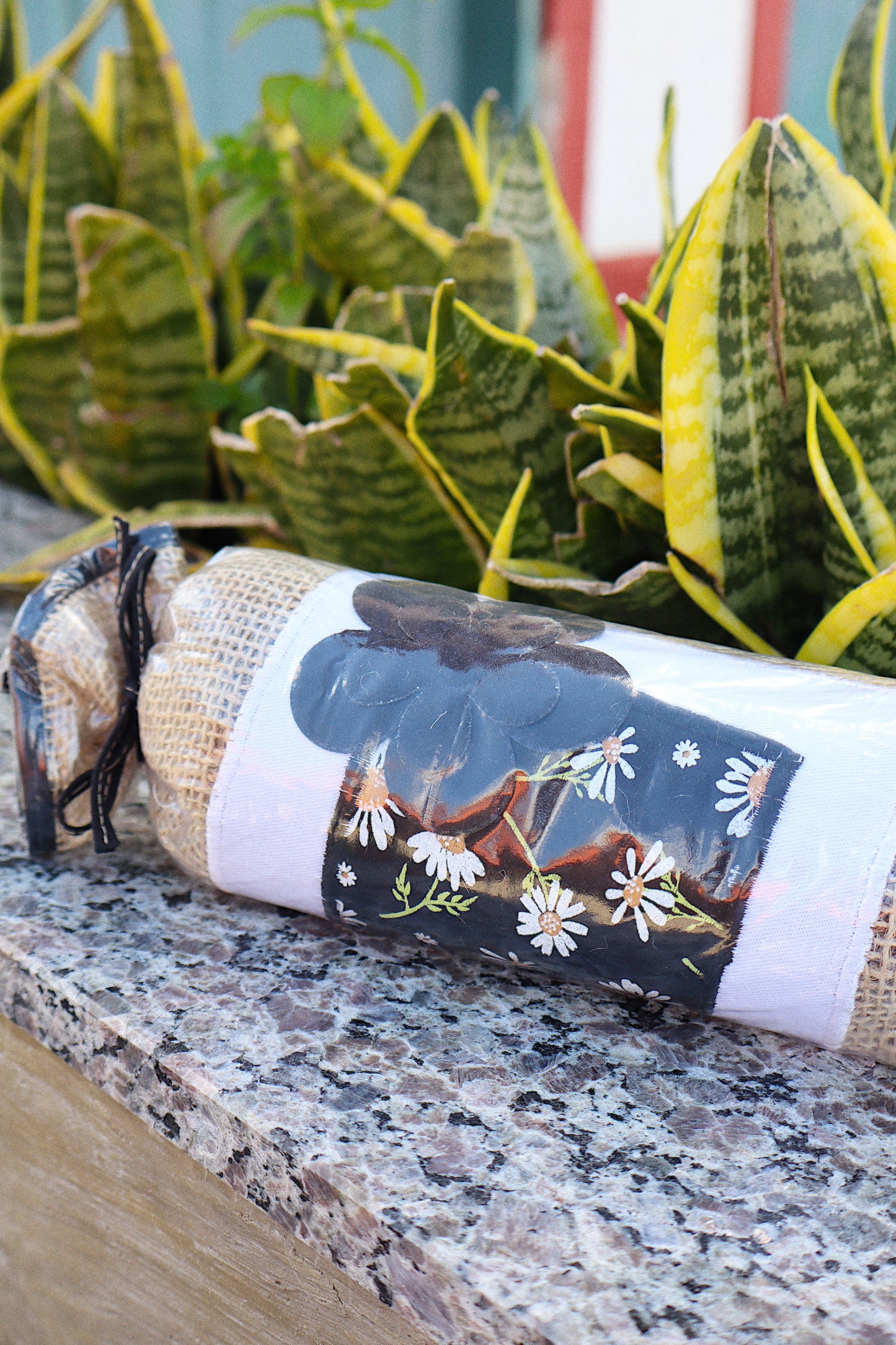 Peso de Porta Bala Juta Margaridas Preto