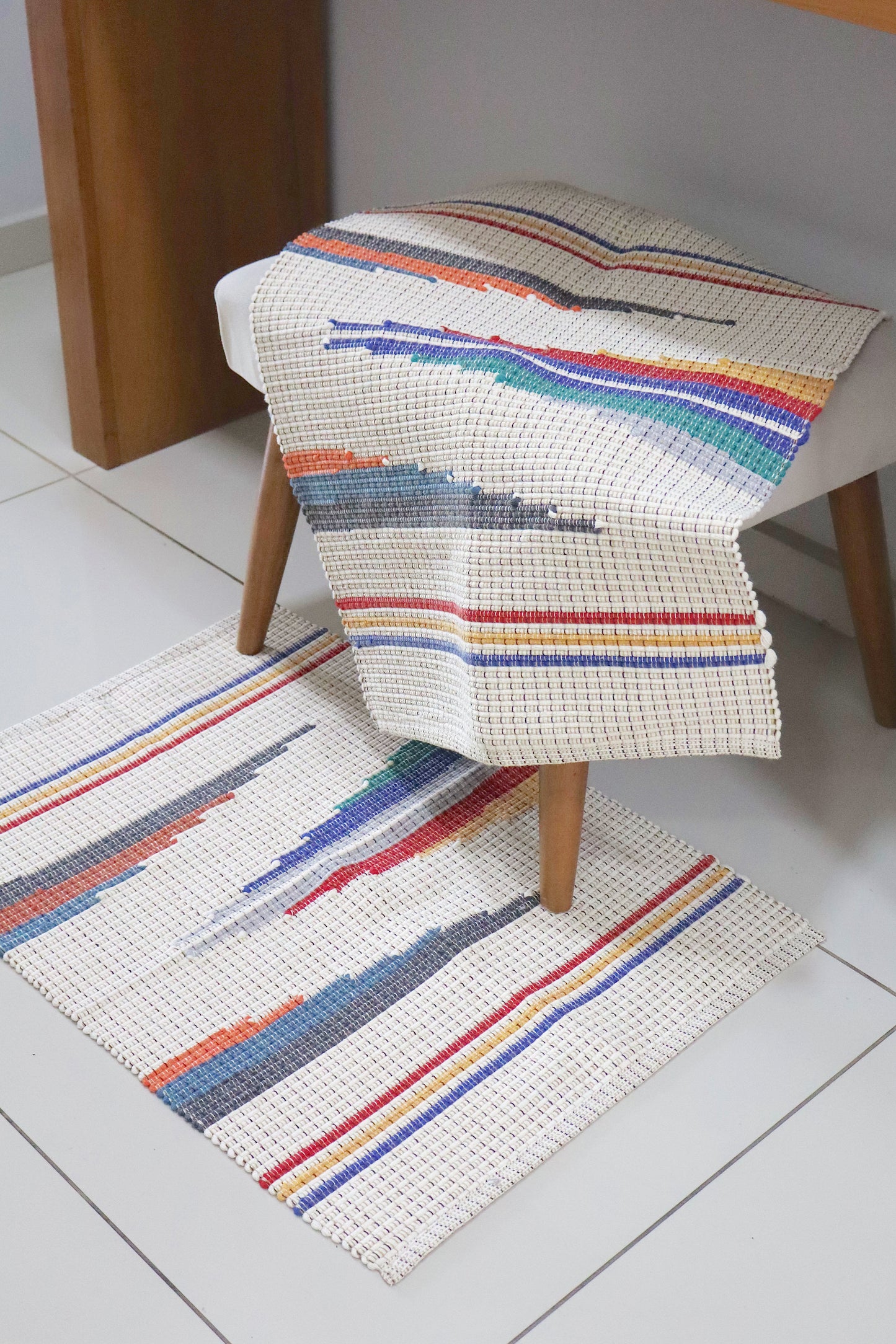 Tapete em Linha Bico 48x78cm