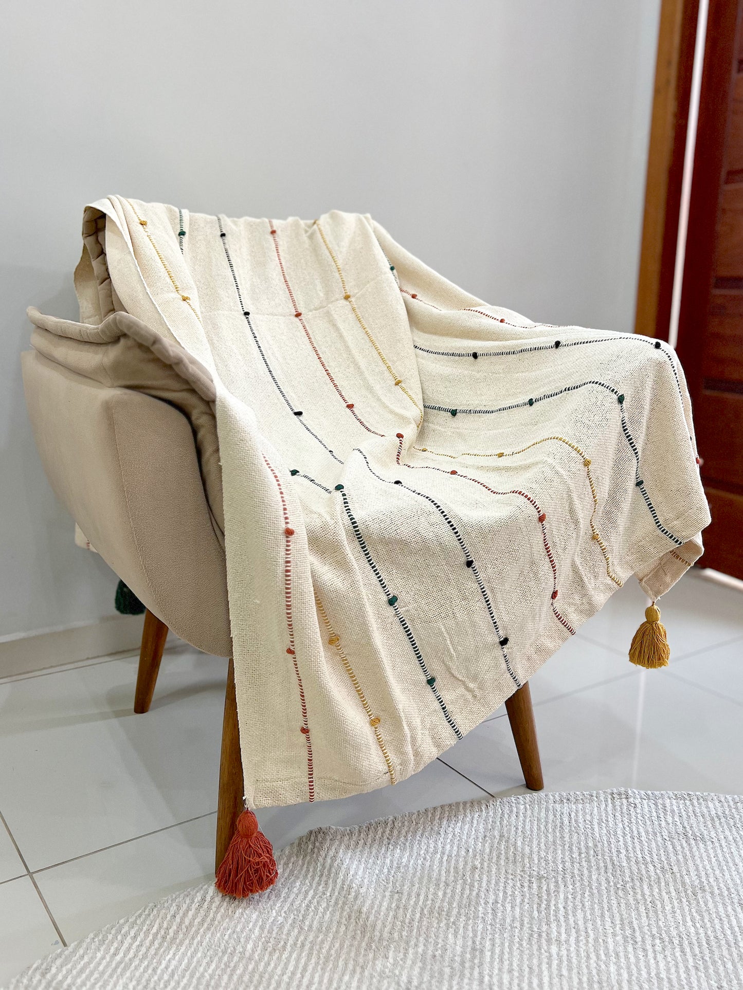 Manta para Sofá / Peseira Pompom Boho Colorida 1,20mx1,80m