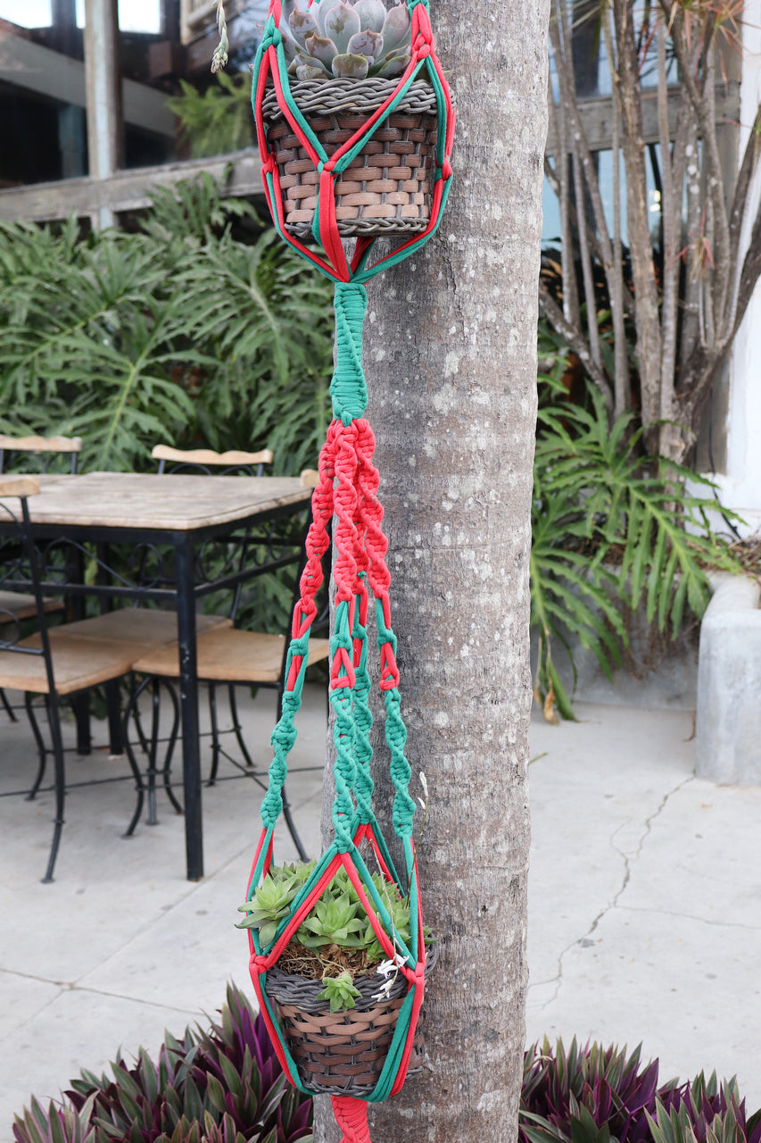 Suporte de Planta em Macramê Malha Duplo Verde e Vermelho
