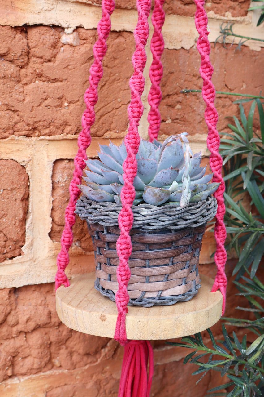 Suporte de Planta em Macramê Malha Um Vaso Com Base de Madeira Vermelho