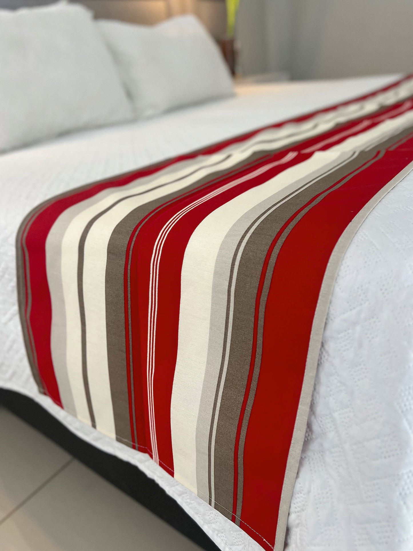 Peseira em Tecido Belize Listrado Vermelho