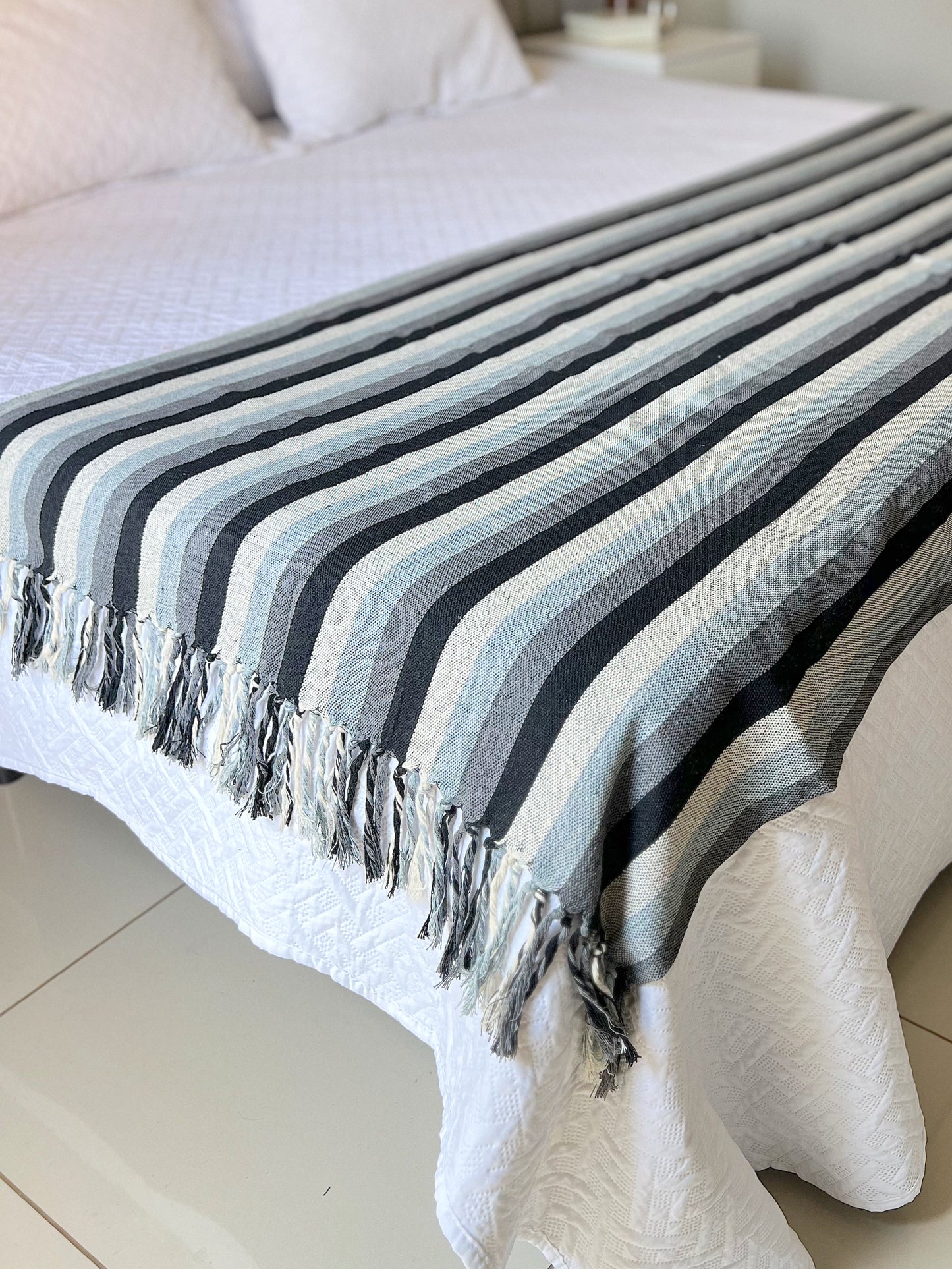 Peseira para Cama Algodão Listrada Preta e Cinza 1,80x2,20m