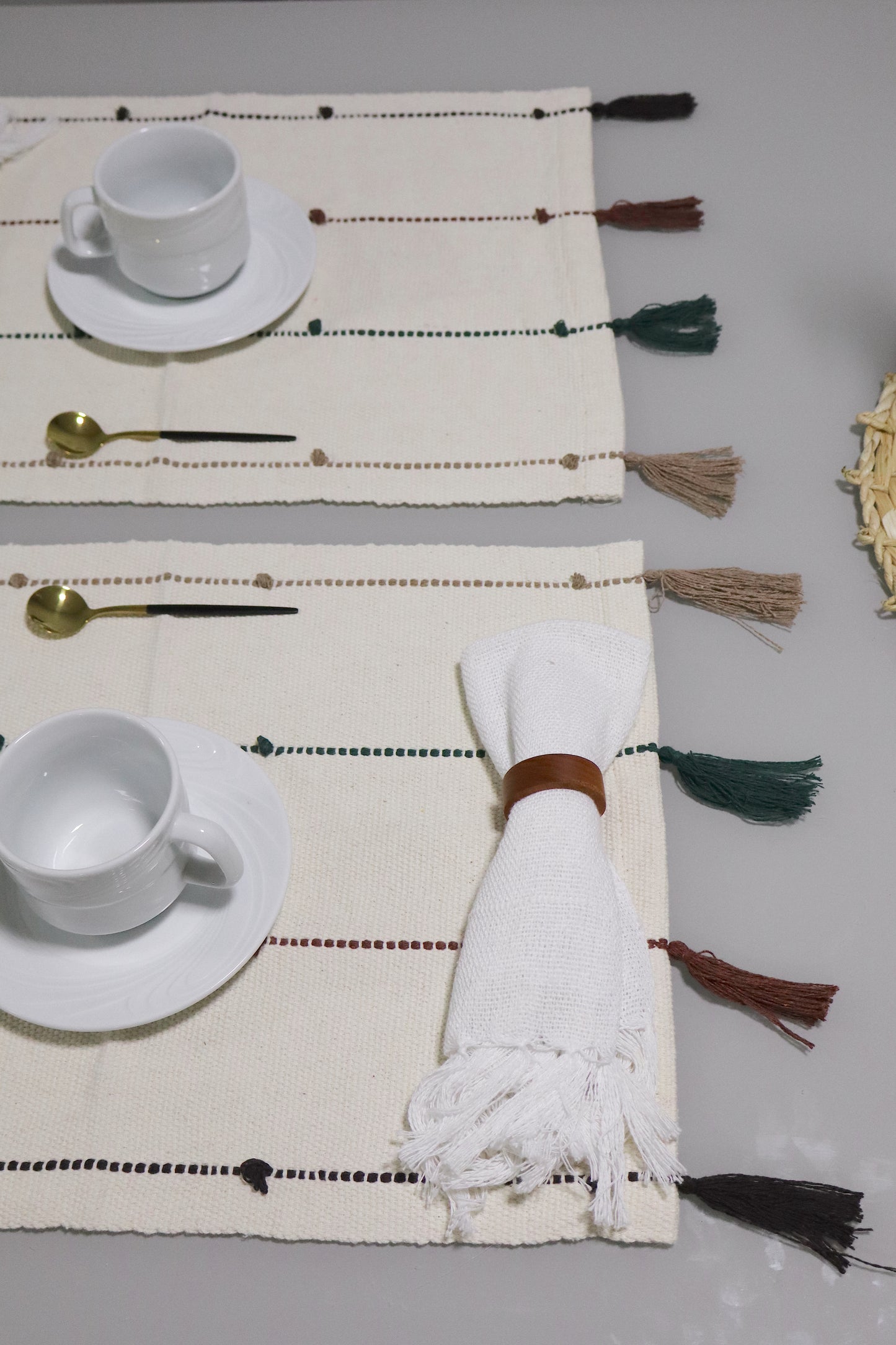 Lugar Americano Algodão com Pompom Bege, Terra, Verde e Marrom