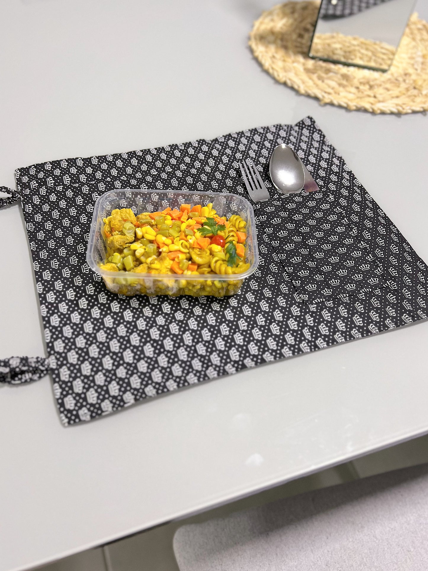 Jogo Americano com Porta Talher e Talheres em Tecido Coroa Preto