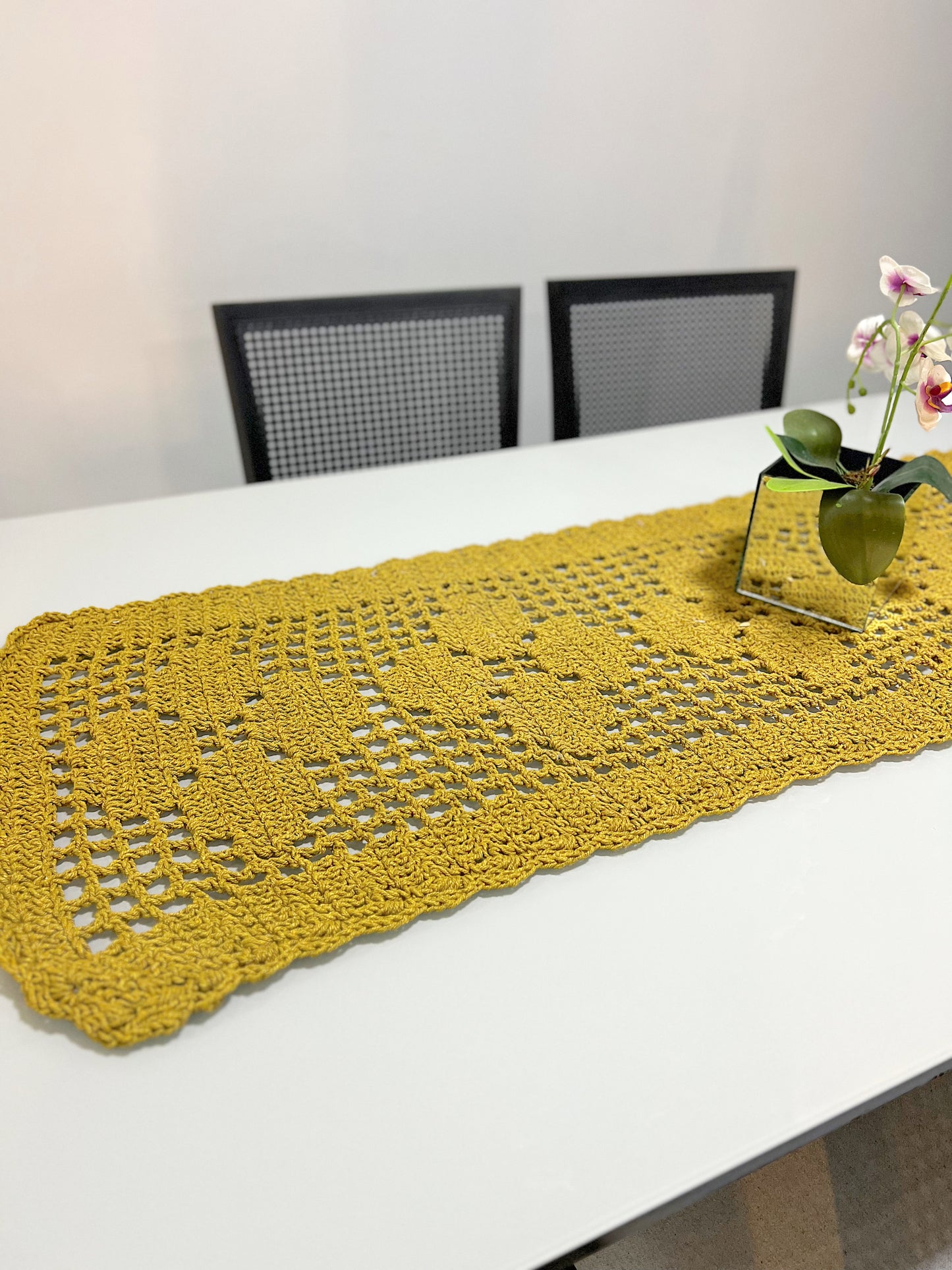 Caminho de Mesa / Passadeira Crochê Retangular Mostarda 128x40cm
