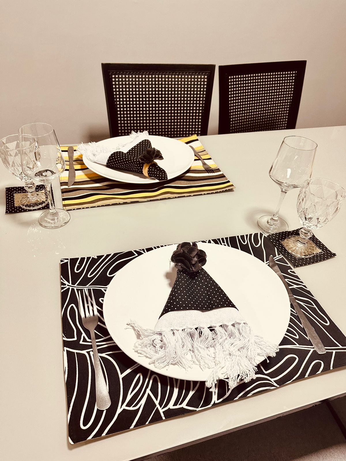 Lugar Americano Dupla Face Impermeável Folhas Preto