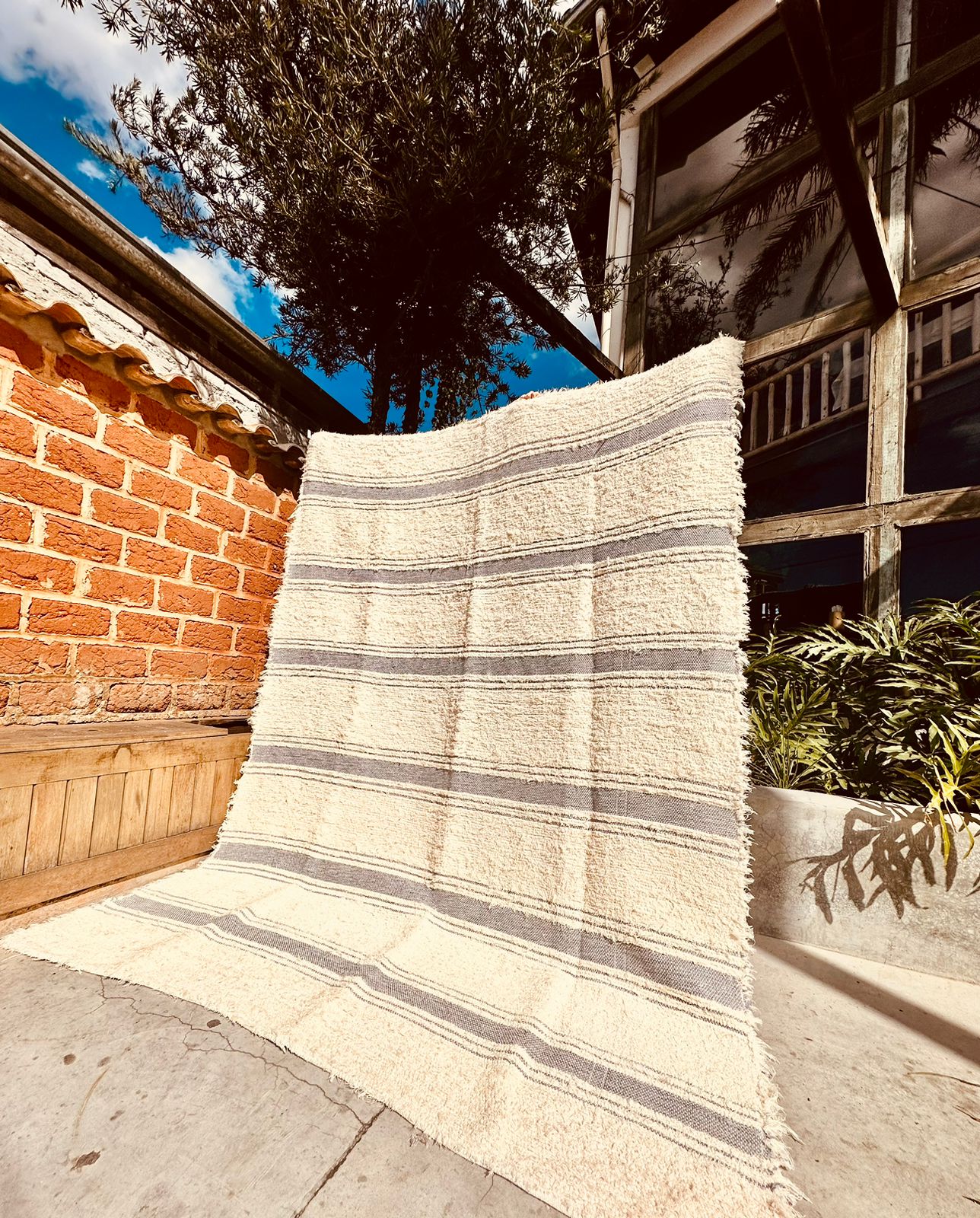 Tapete Algodão Bordado Listrado Chic Cinza 1,50x2,00m