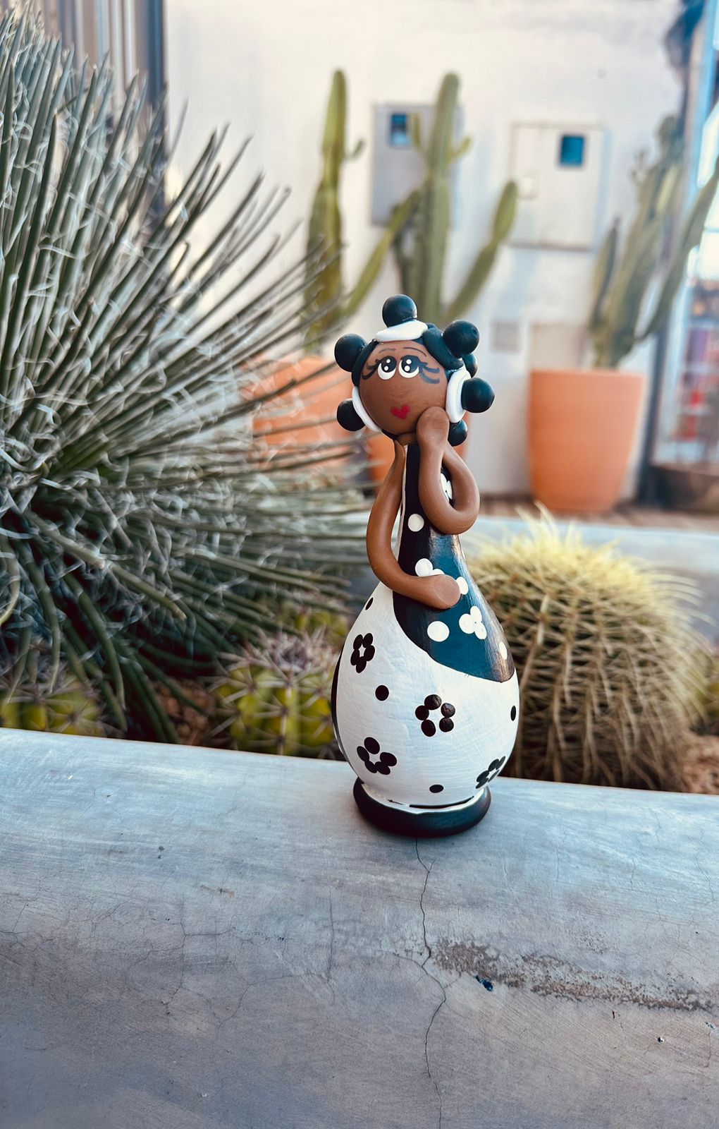 Boneca Baianinha em Cabaça Preta e Branca