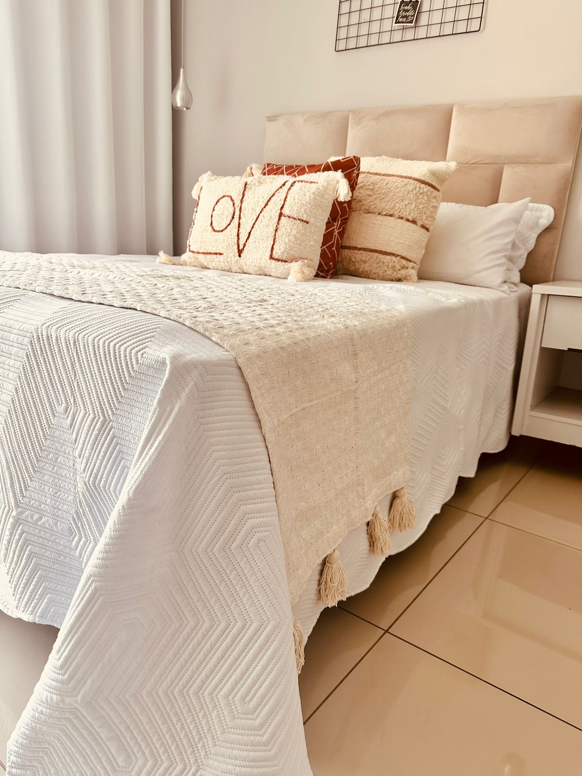 Peseira de Algodão Cru com Pompom Safira 0,65x2,30m