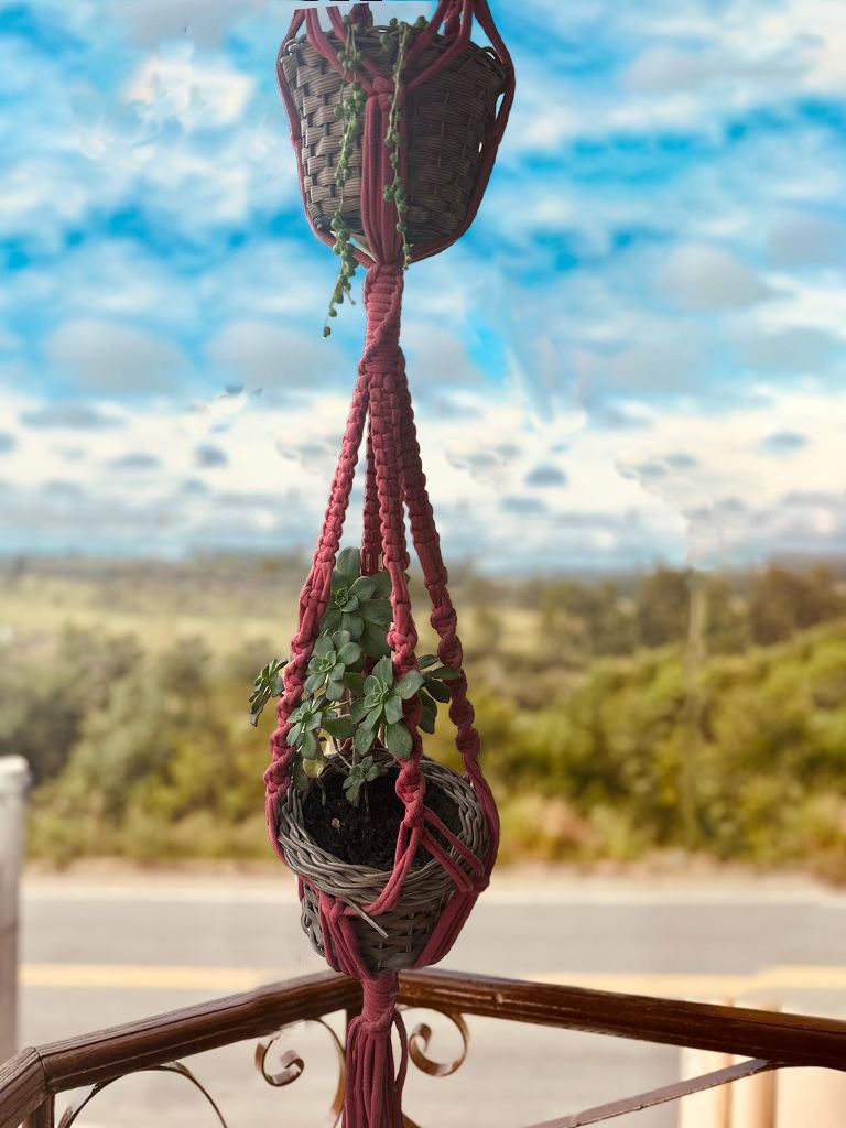 Suporte de Planta em Macramê Malha Duplo Vermelho