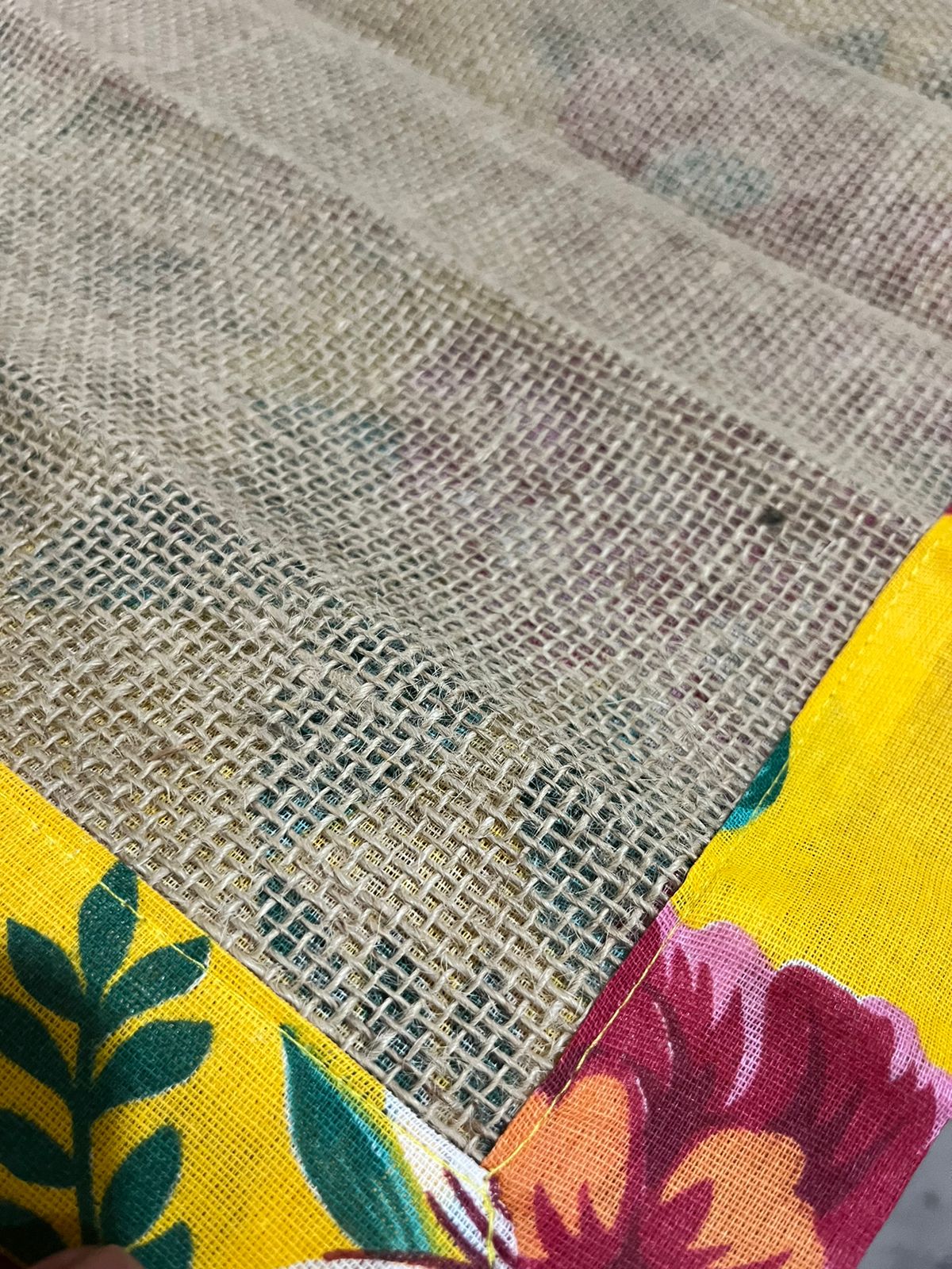 Jogo Americano Dupla Face Chita/Juta Amarelo 6 Peças