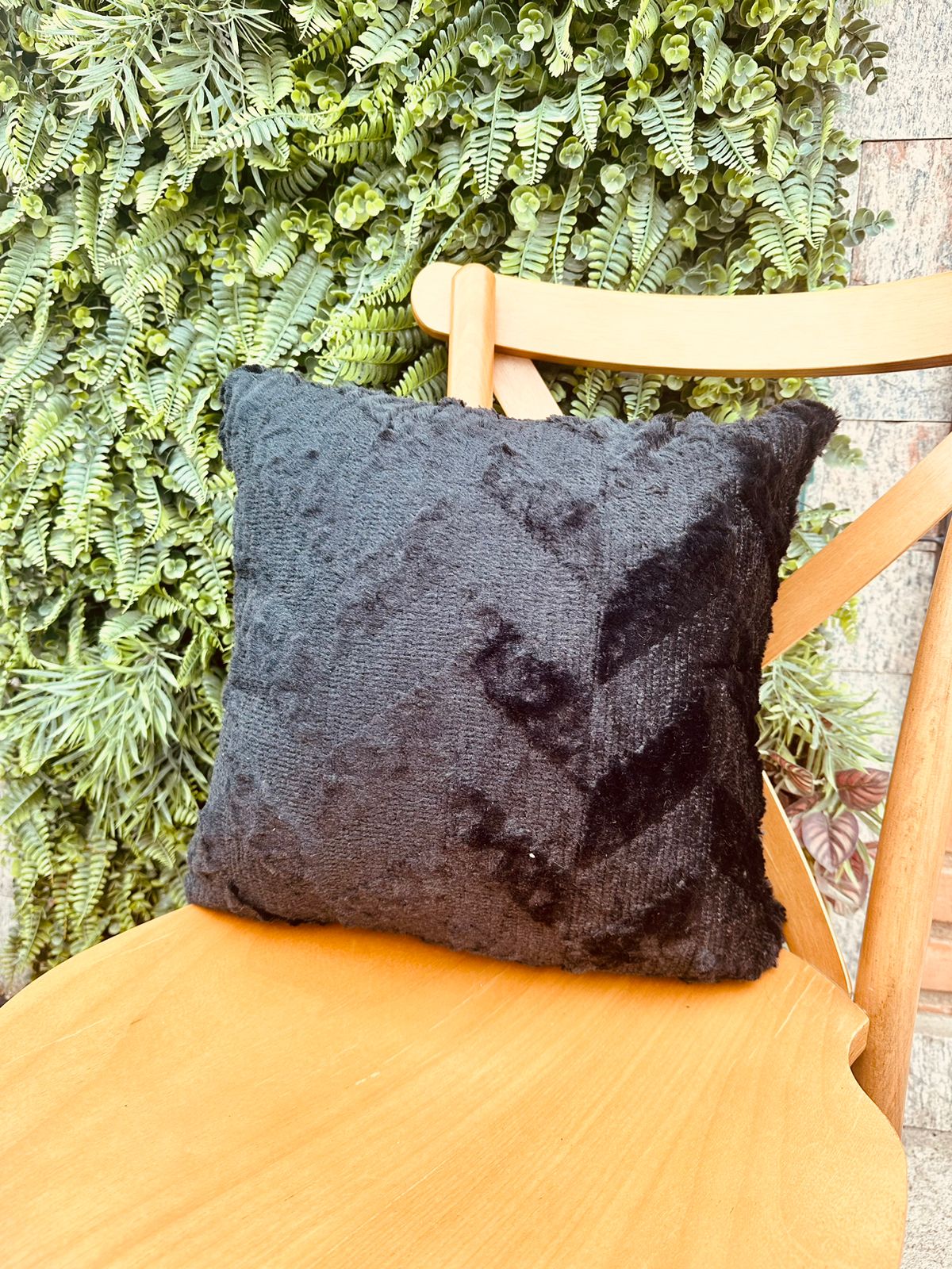 Capa de Almofada Pelinho Preta 45x45