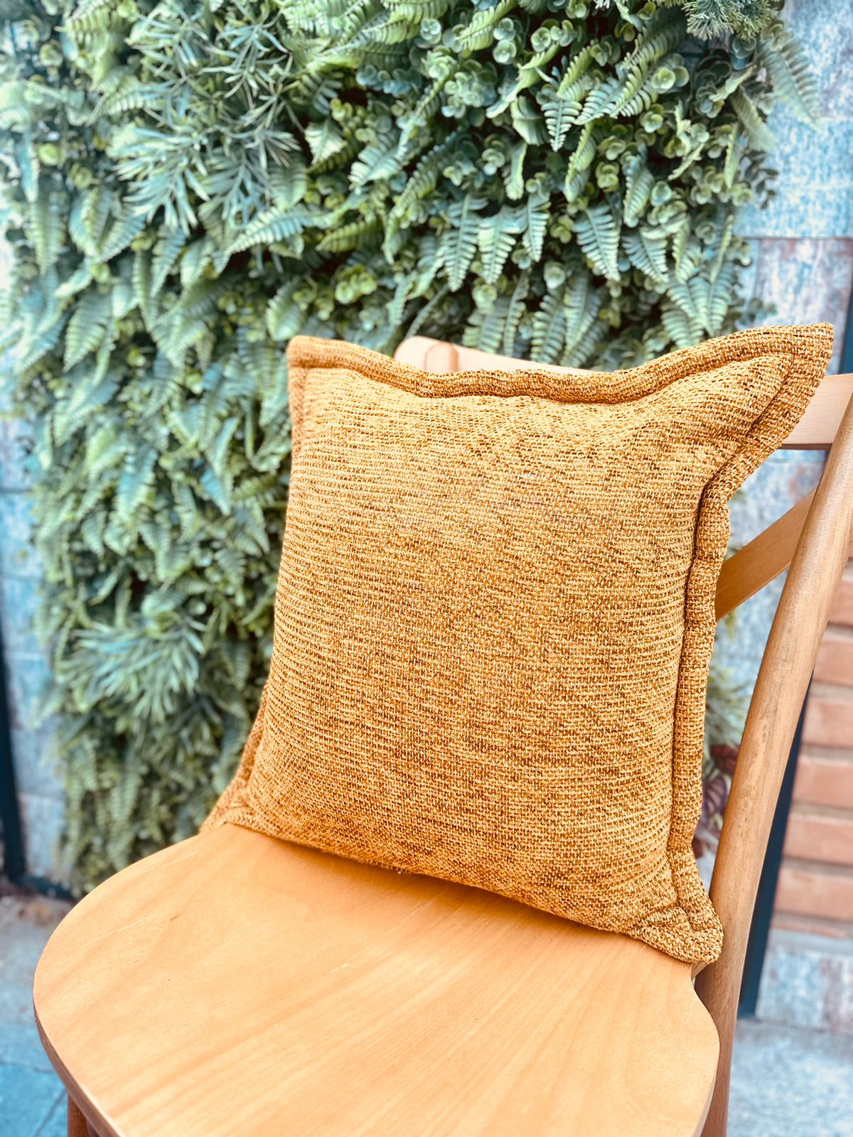 Capa de Almofada em Chenille com Aba Lateral Mostarda 45x45