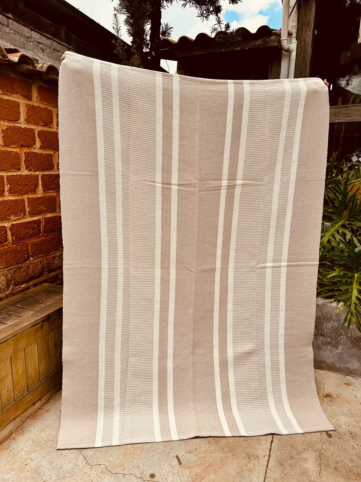 Tapete em Linha Listrado Nude sem Franja 1,50x2,00m