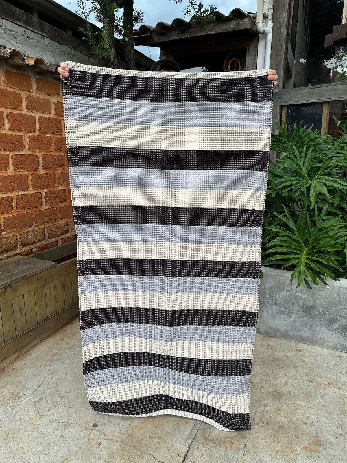 Tapete Médio Linha Listrado Cinza 0,90x1,50m