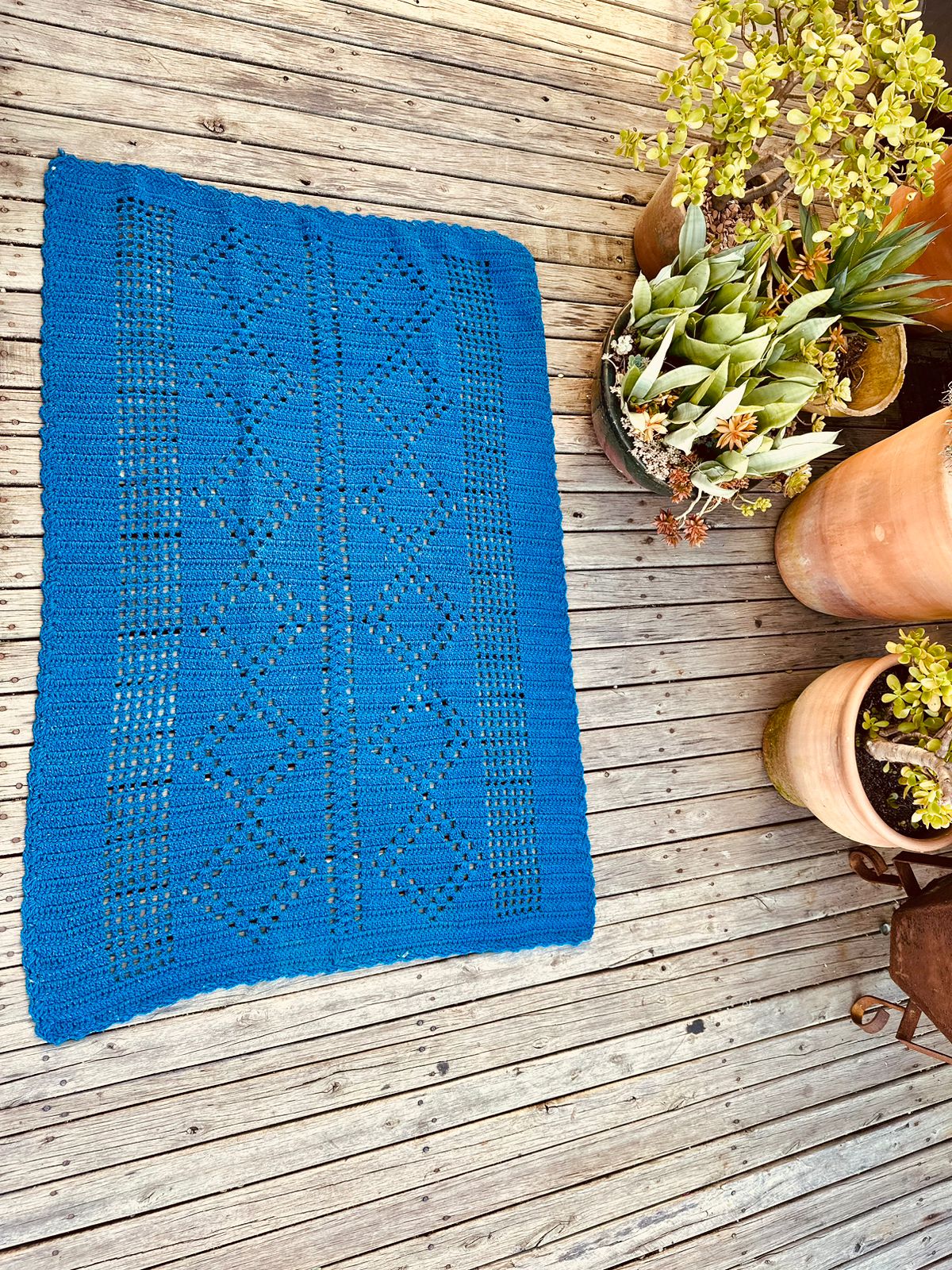 Tapete Retangular em Crochê Azul