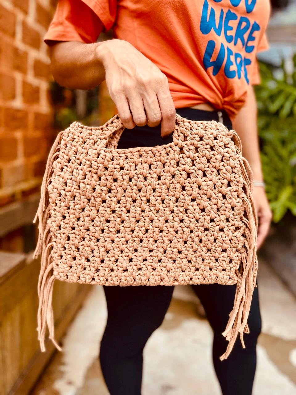Bolsa de Mão em Crochê com Franja Vintage Minimalista Café com Leite