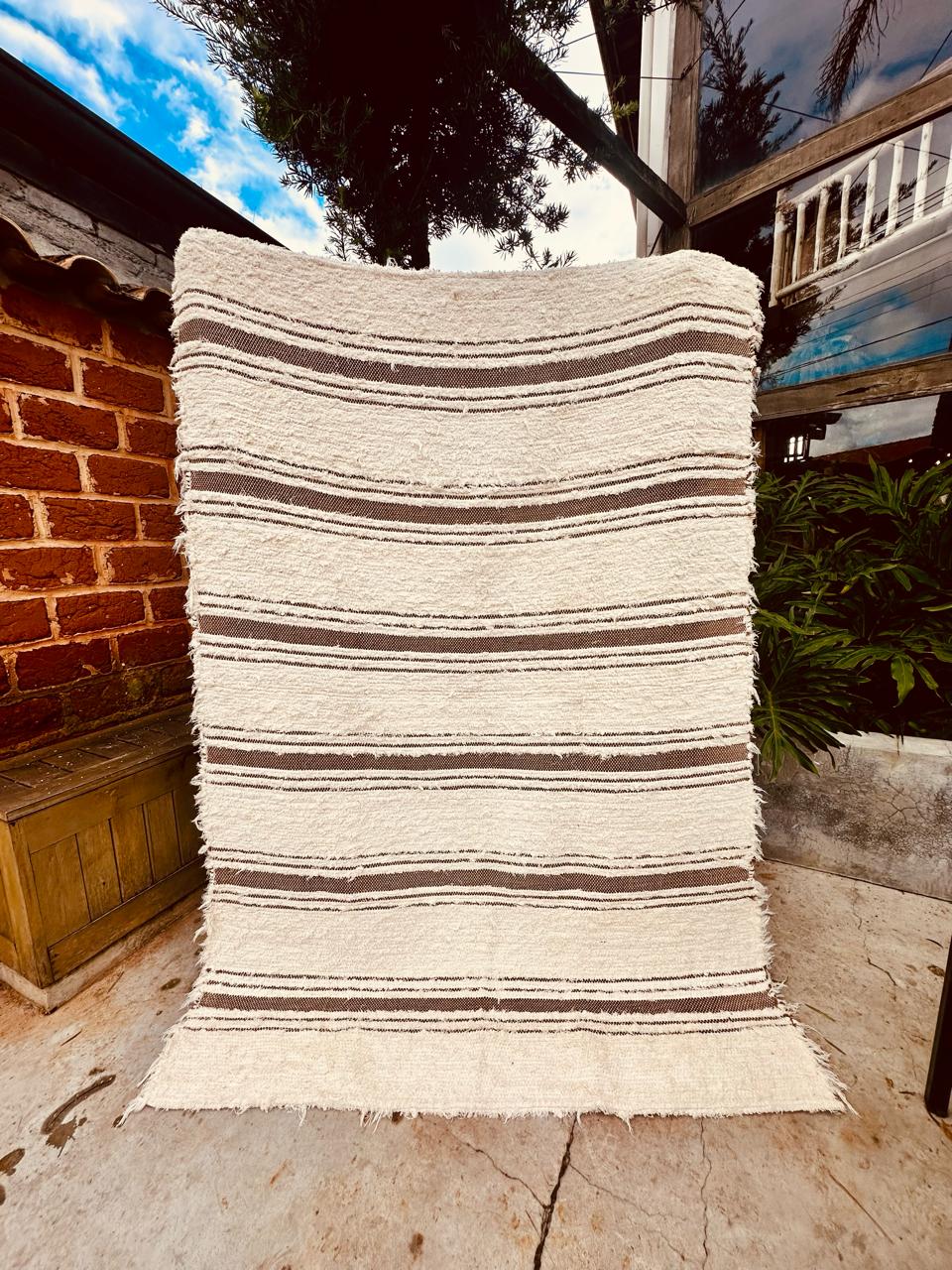 Tapete Algodão Bordado Listrado Chic Café com Leite 2,00x3,00m