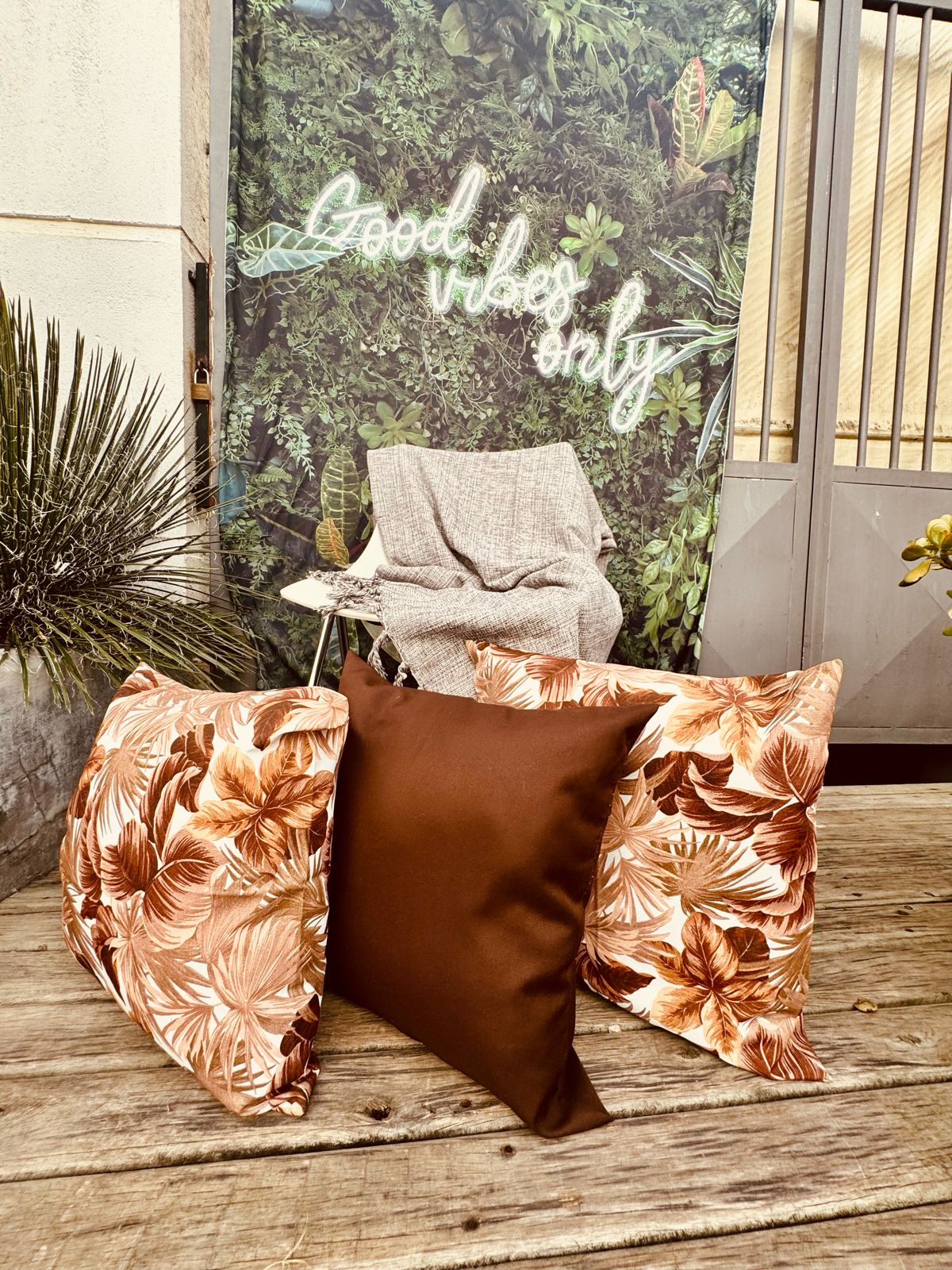 Kit Manta para Sofá/ Colcha para Cama com 3 Capas de Almofadas Marrom