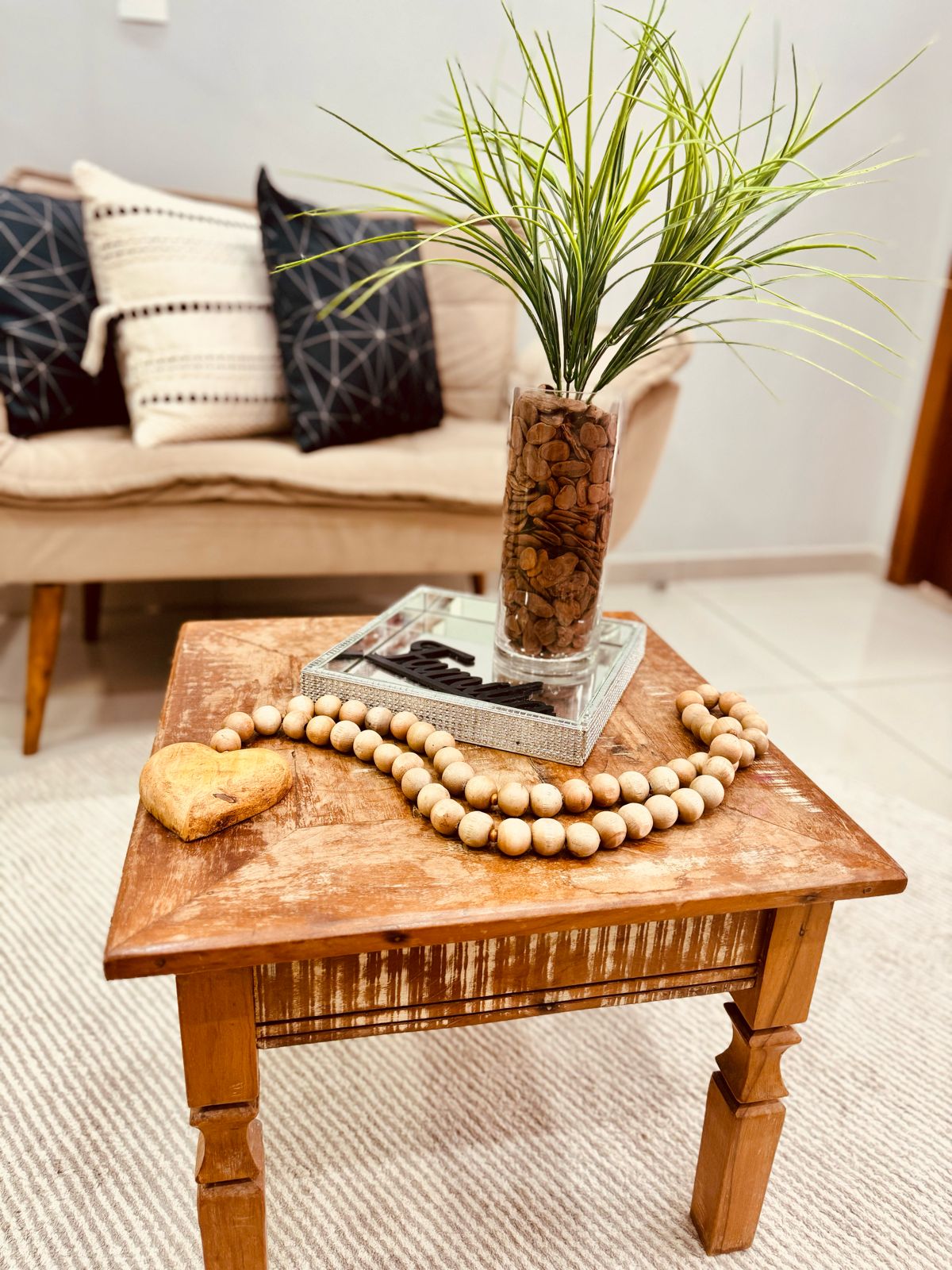 Colar / Terço de Mesa Decorativo Coração Bege