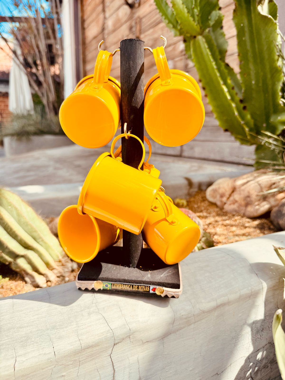 Suporte de Caneca Lembrança de Minas + 6 Canecas Amarelas