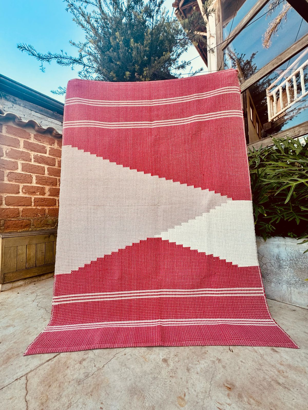 Tapete Linha Trabalhado Bico Lateral Vermelho 1,50x2,00m