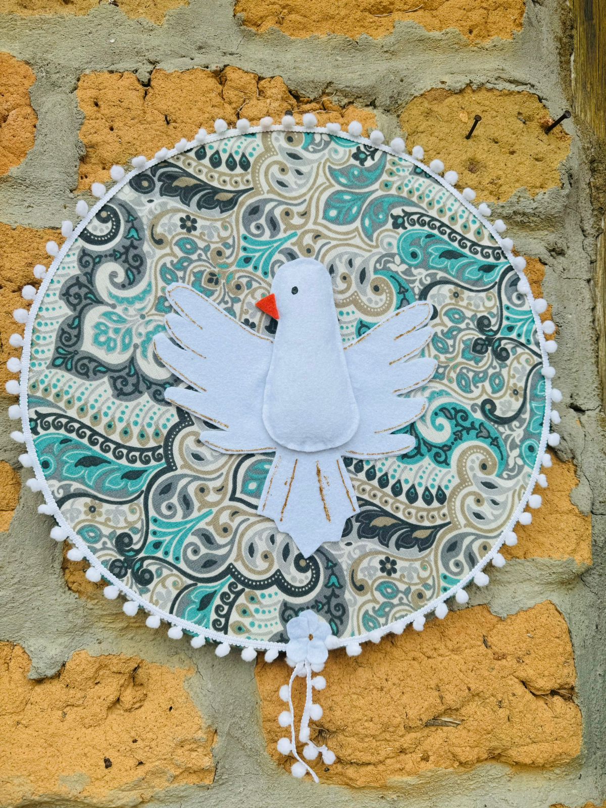 Mandala de Pompom / Enfeite de Parede Divino Espírito Santo Tifanny