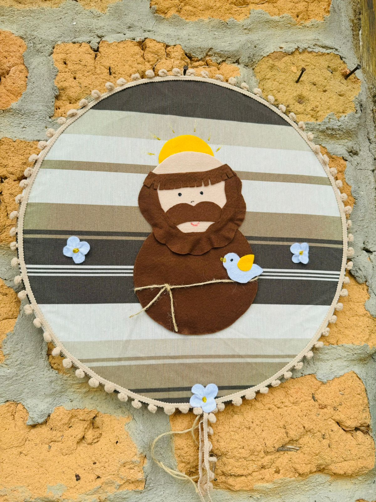 Mandala de Pompom / Enfeite de Parede São Francisco Listrado