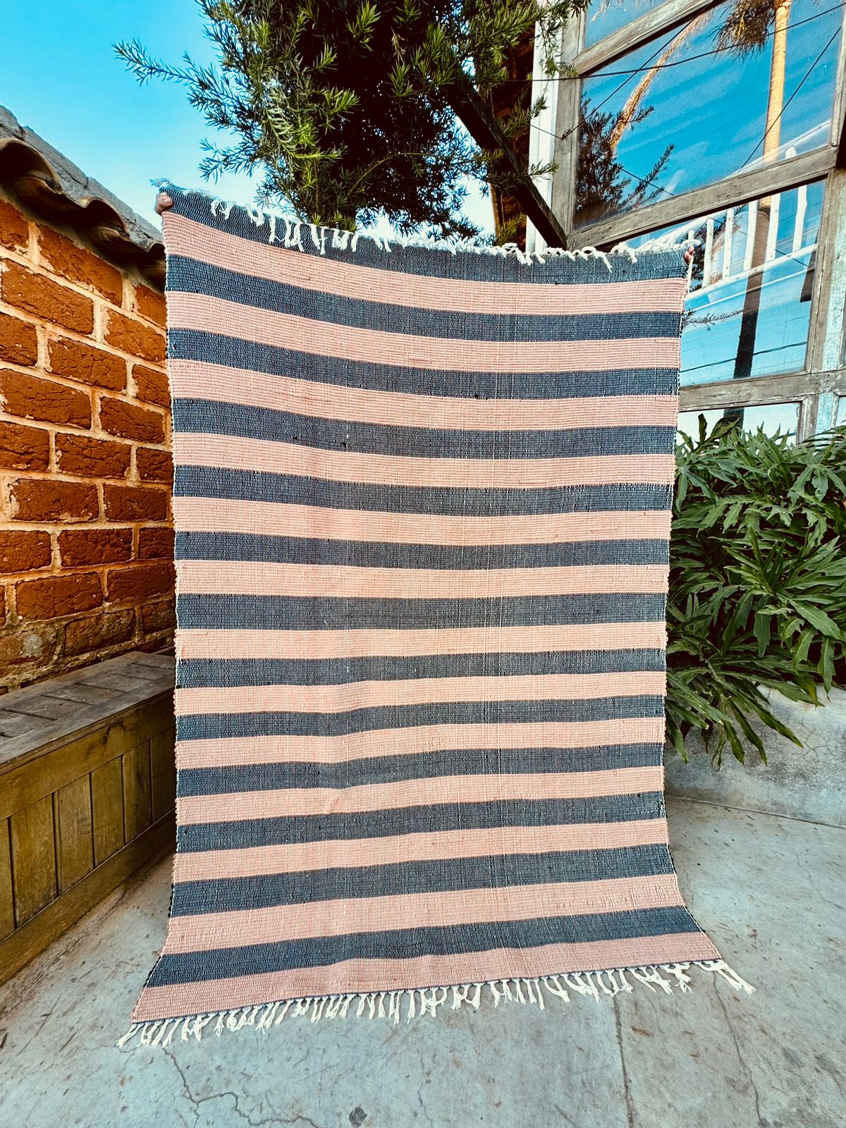 Tapete Malha Listrado Marrom e Preto 1,50x2,00m