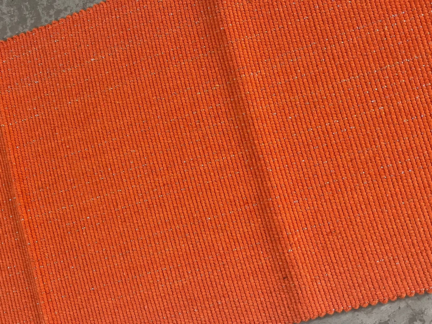 Caminho de Mesa Linha com Fio Lurex Laranja 1,0m