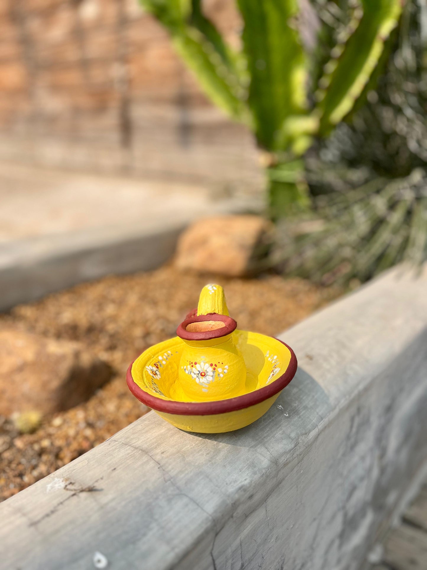 Castiçal Floral em Cerâmica Amarelo