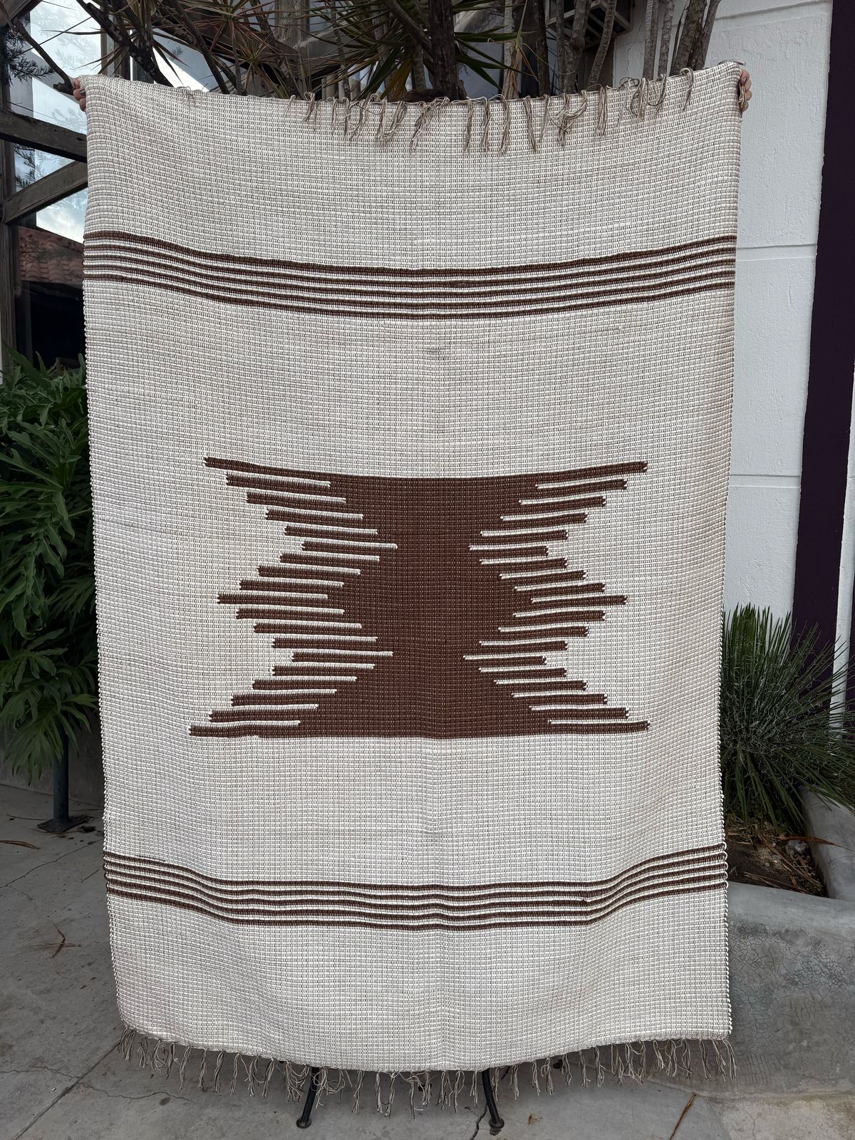 Tapete Cru com Bico Marrom em Malha 1,50x2,00m