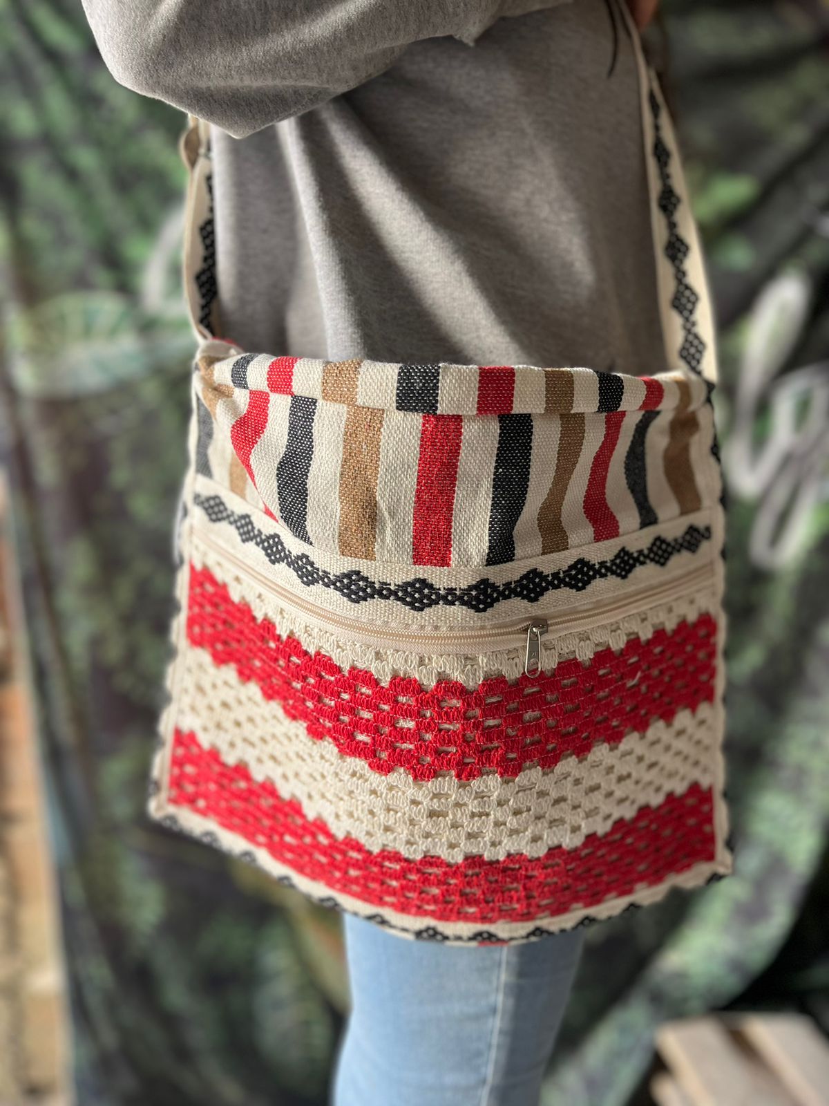 Bolsa Transversal Vermelha e Preta