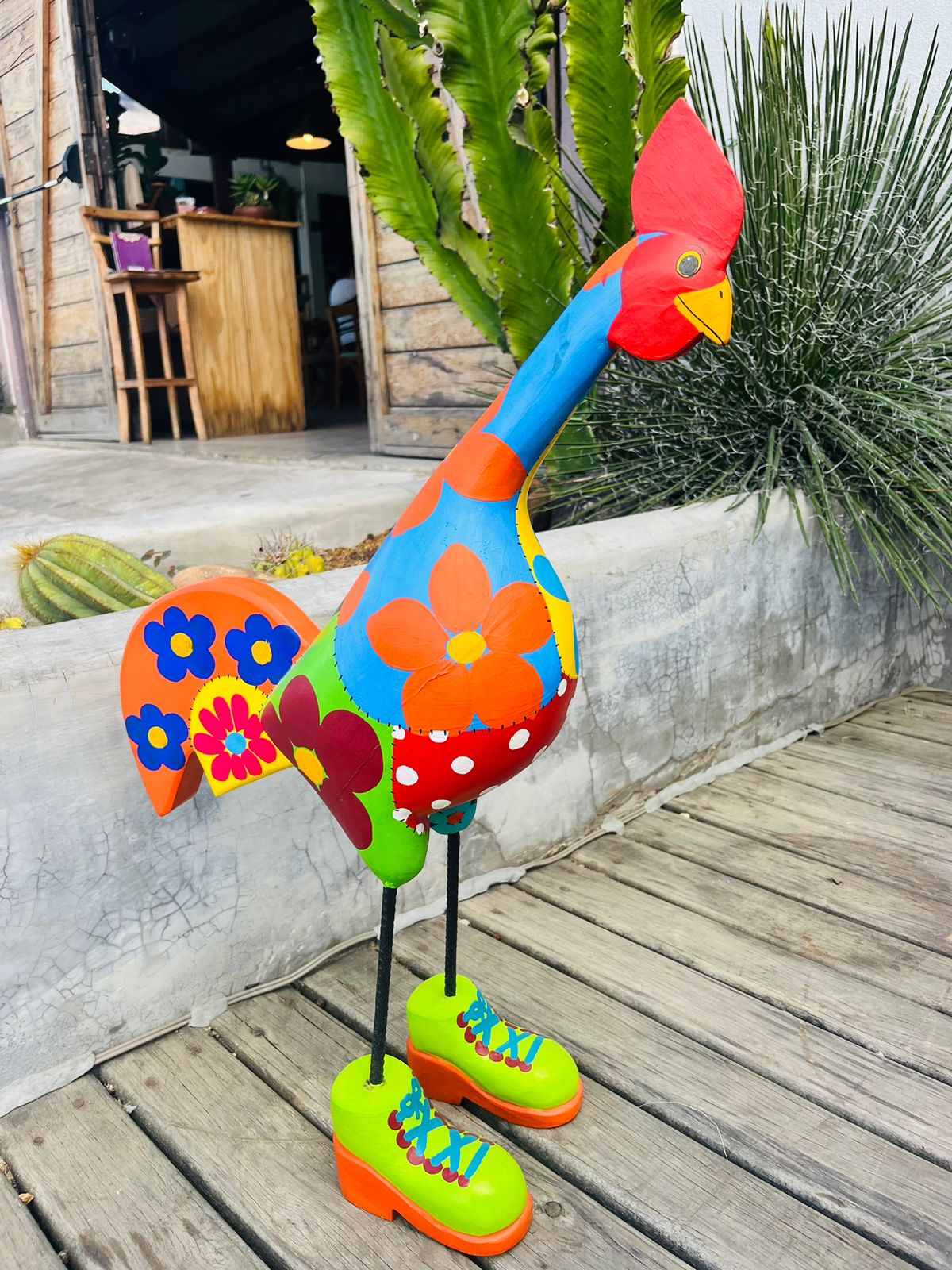 Galinha de Sapatos Verde em Madeira