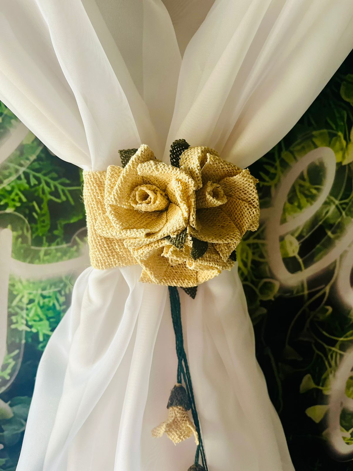 Prendedor Cortina 3 Flores - Par Cru