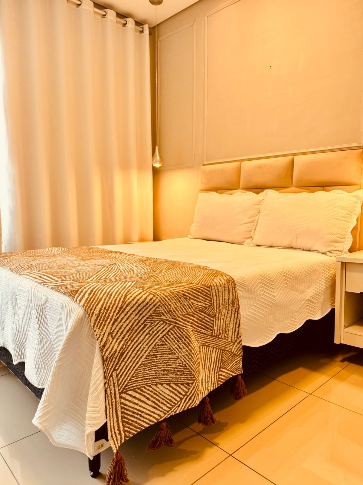 Peseira de Algodão Marrom com Pompom Ametista