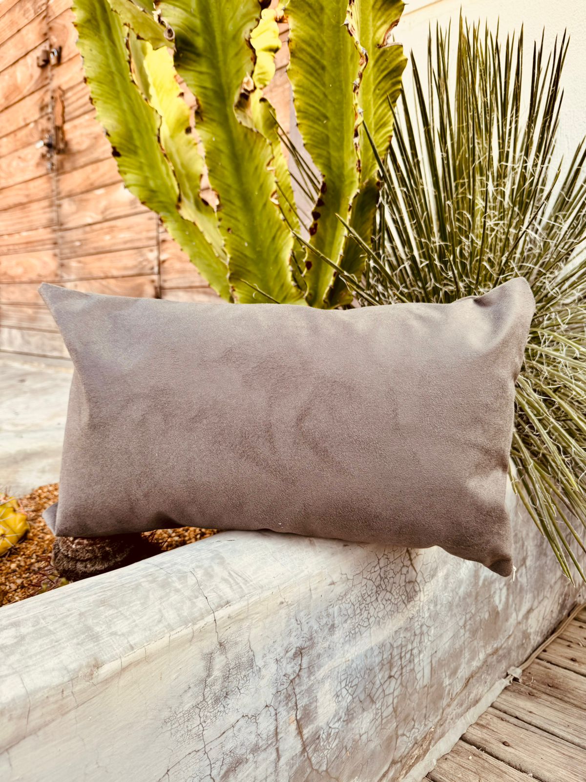 Capa de Almofada Baguete Retangular Suede Lisa Grafite - 30x50