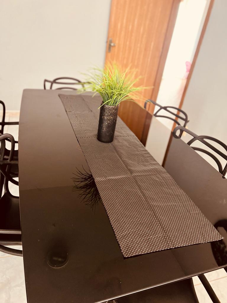 Caminho de Mesa Dupla Face 1,5m Poá Preto