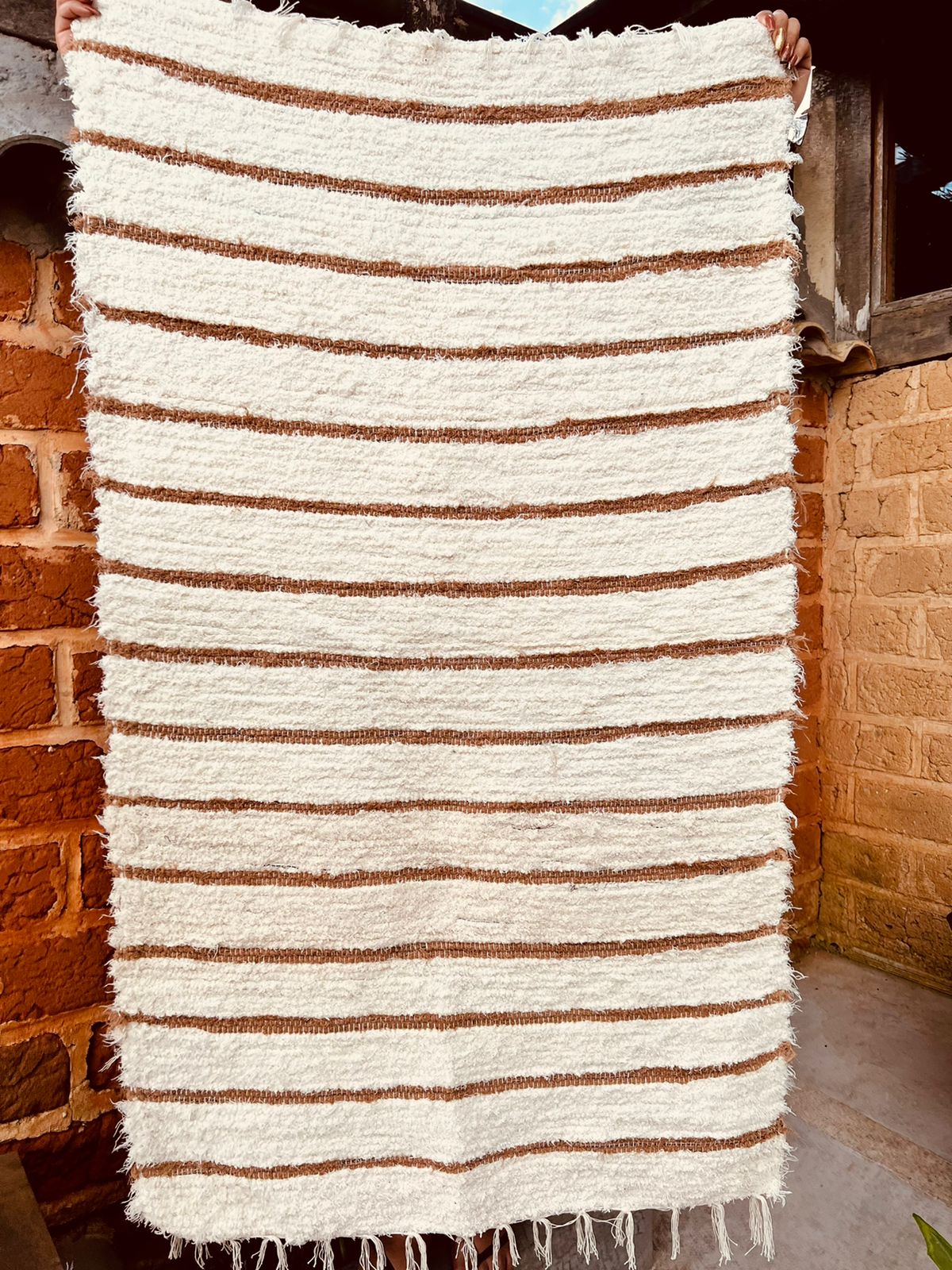 Tapete Médio Felpudo Listra Fina Bege 0,80x1,50m