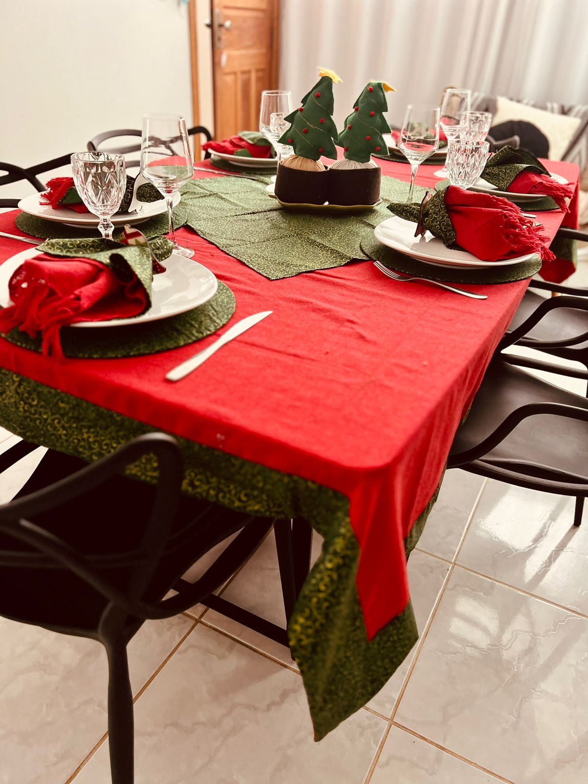 Toalha de Mesa com Barra Natal Geométrico Verde 1,4mx2,2m + Composê
