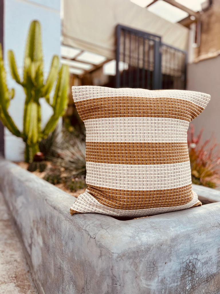 Capa de Almofada em Linha 100% Algodão Listrada Bege e Cru 50x50